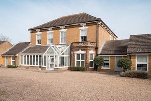 Alojamiento - First Light Hotel