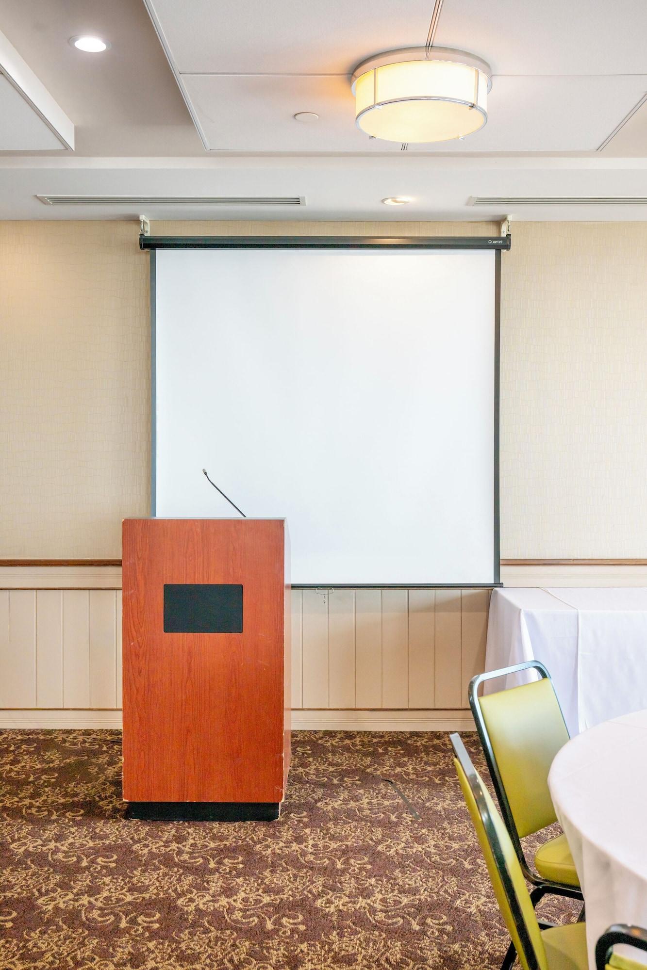 Vista Lobby Holiday Inn & Suites Virginia Beach North Beach by IHG