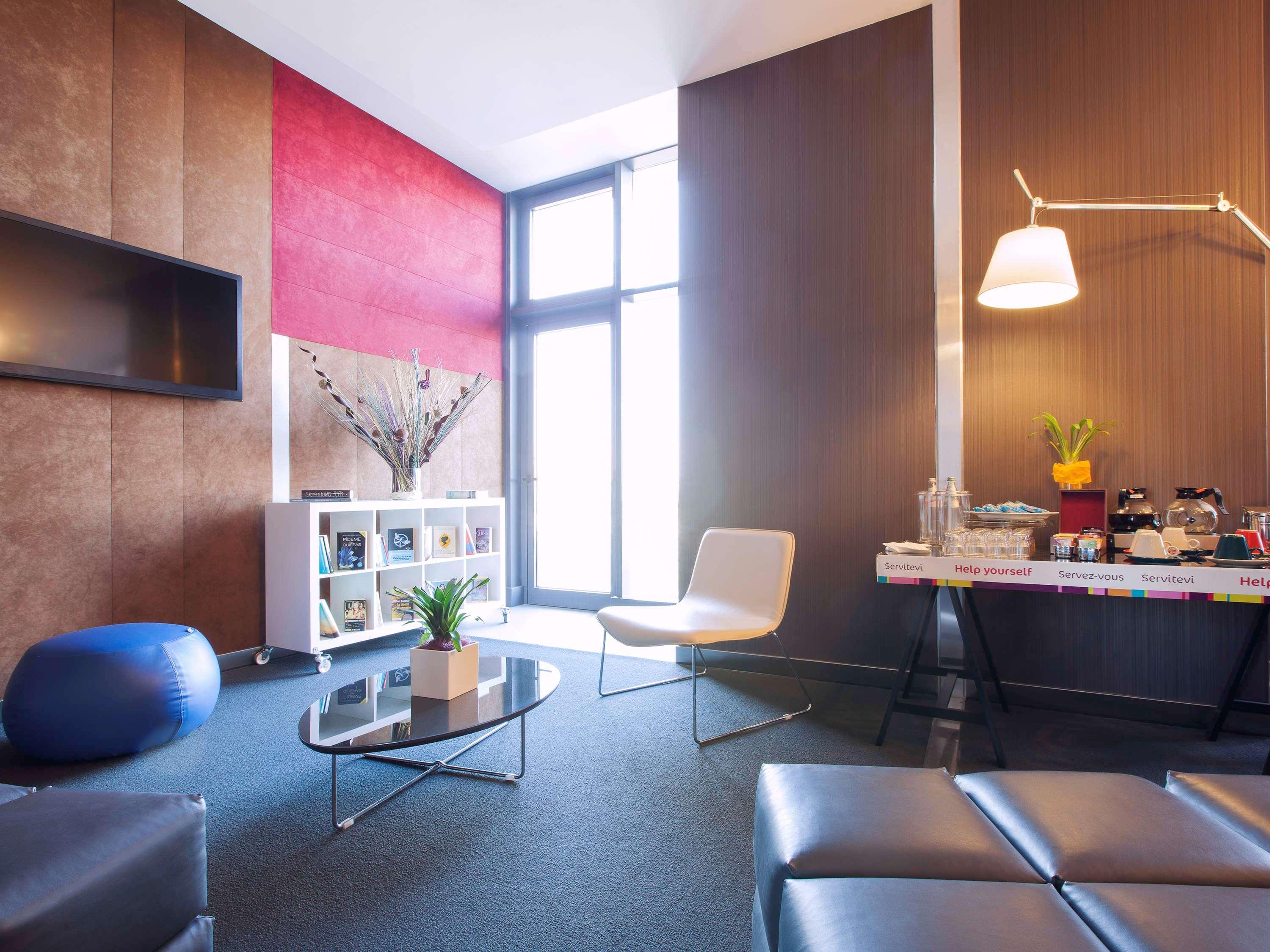 Vista Exterior ibis Styles Roma Eur