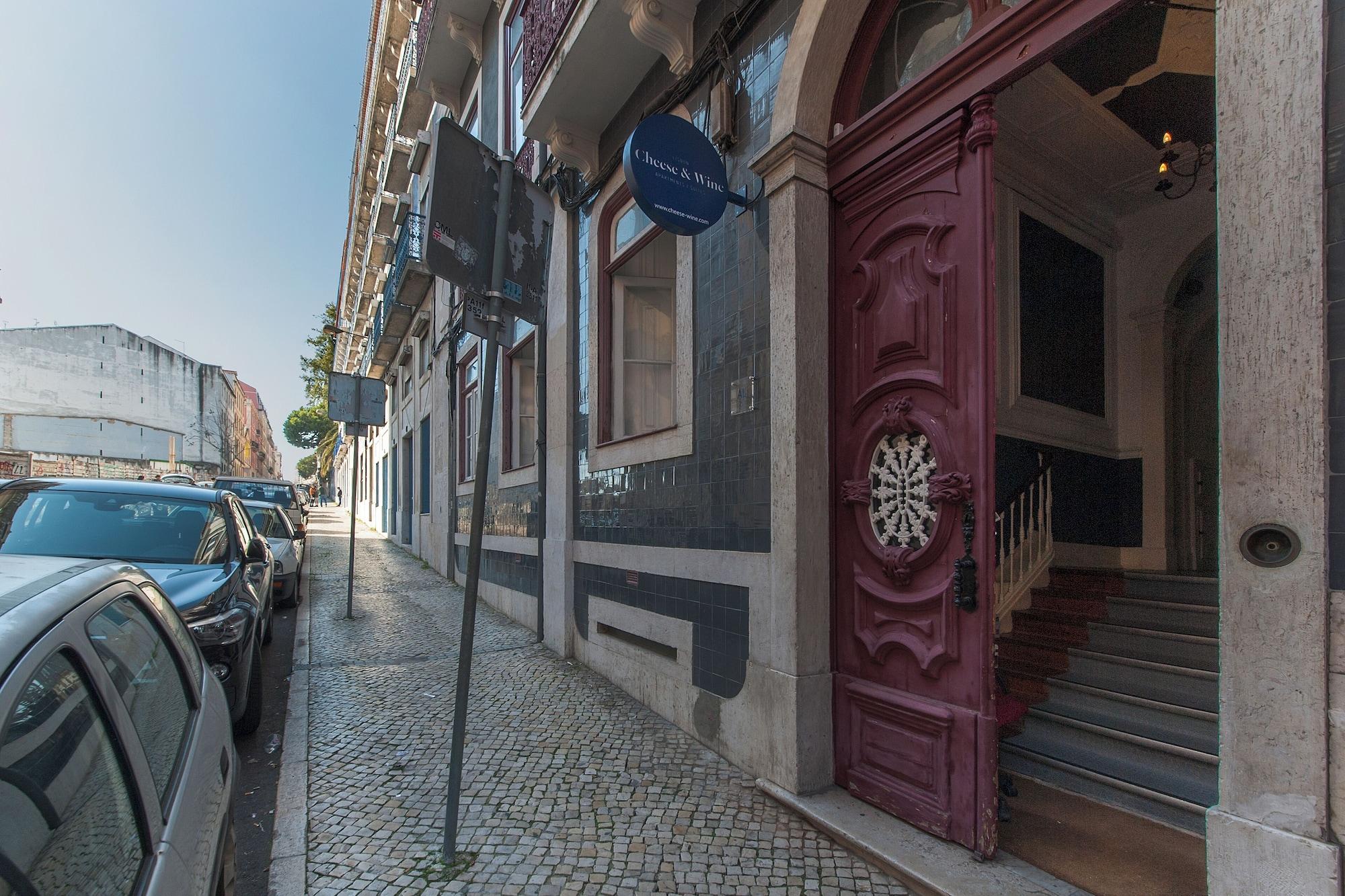 Vista da fachada Cheese & Wine Suites