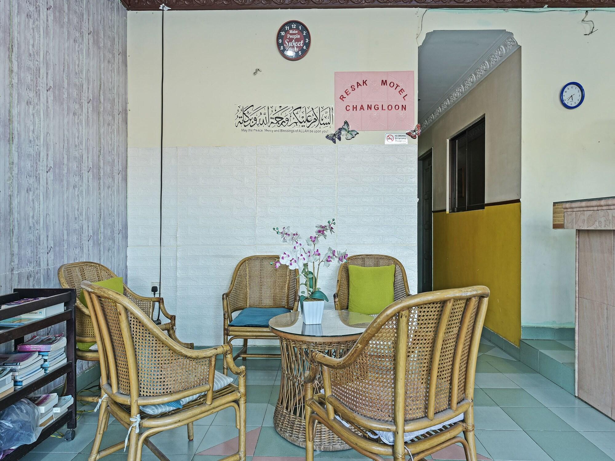 Vista Lobby OYO 90736 Lh Resak Motel