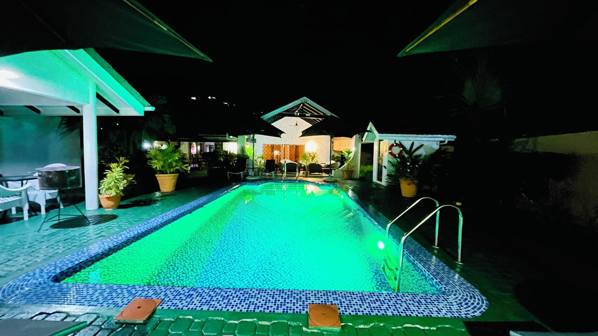 Varios Villa Caballero Luxury Chalets