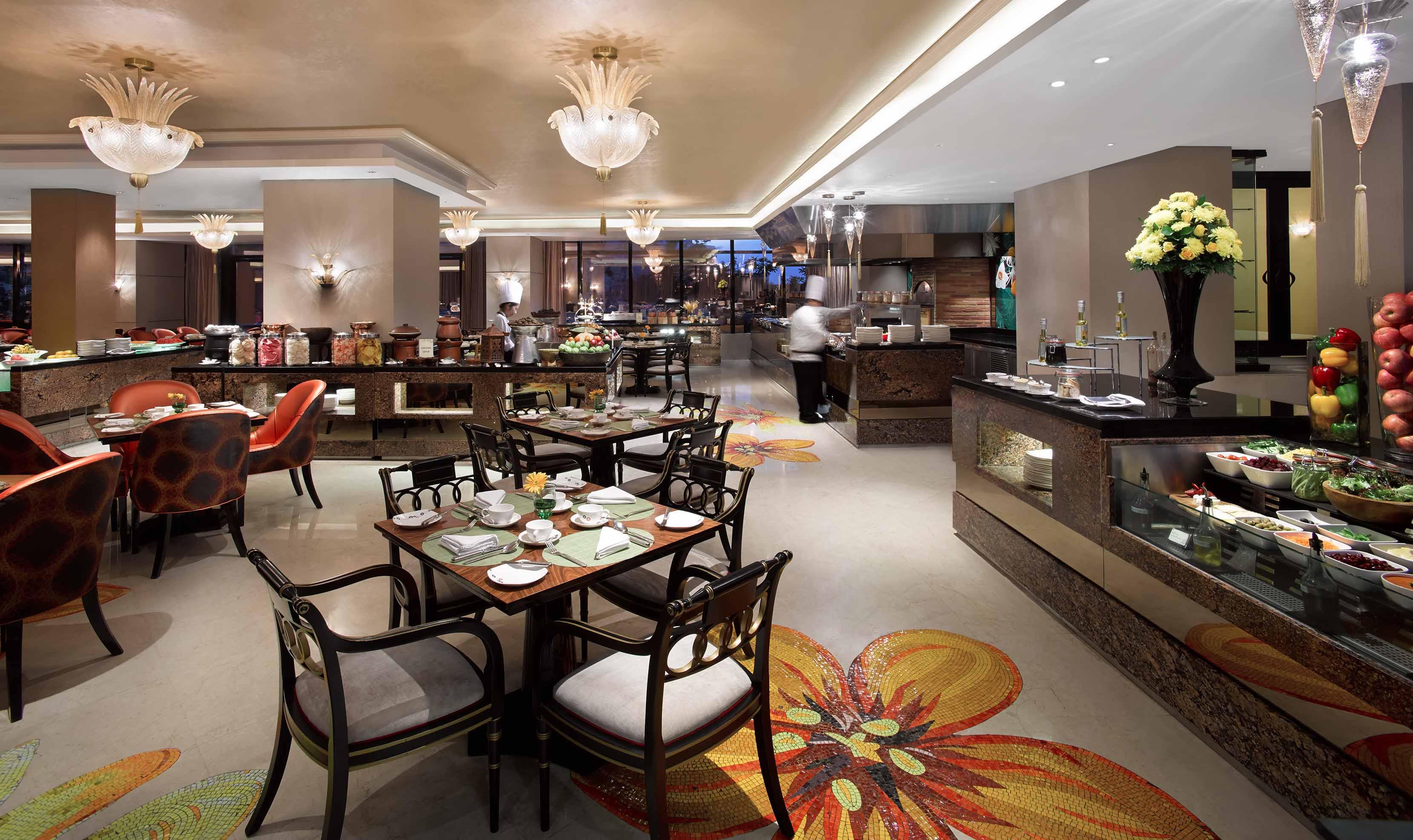 Restaurant The Trans Luxury Hotel