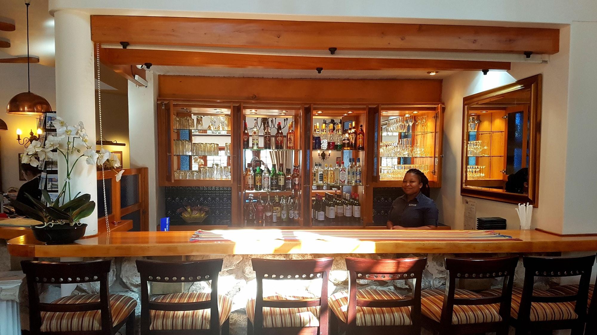 Bar/Salón Oakhurst Hotel