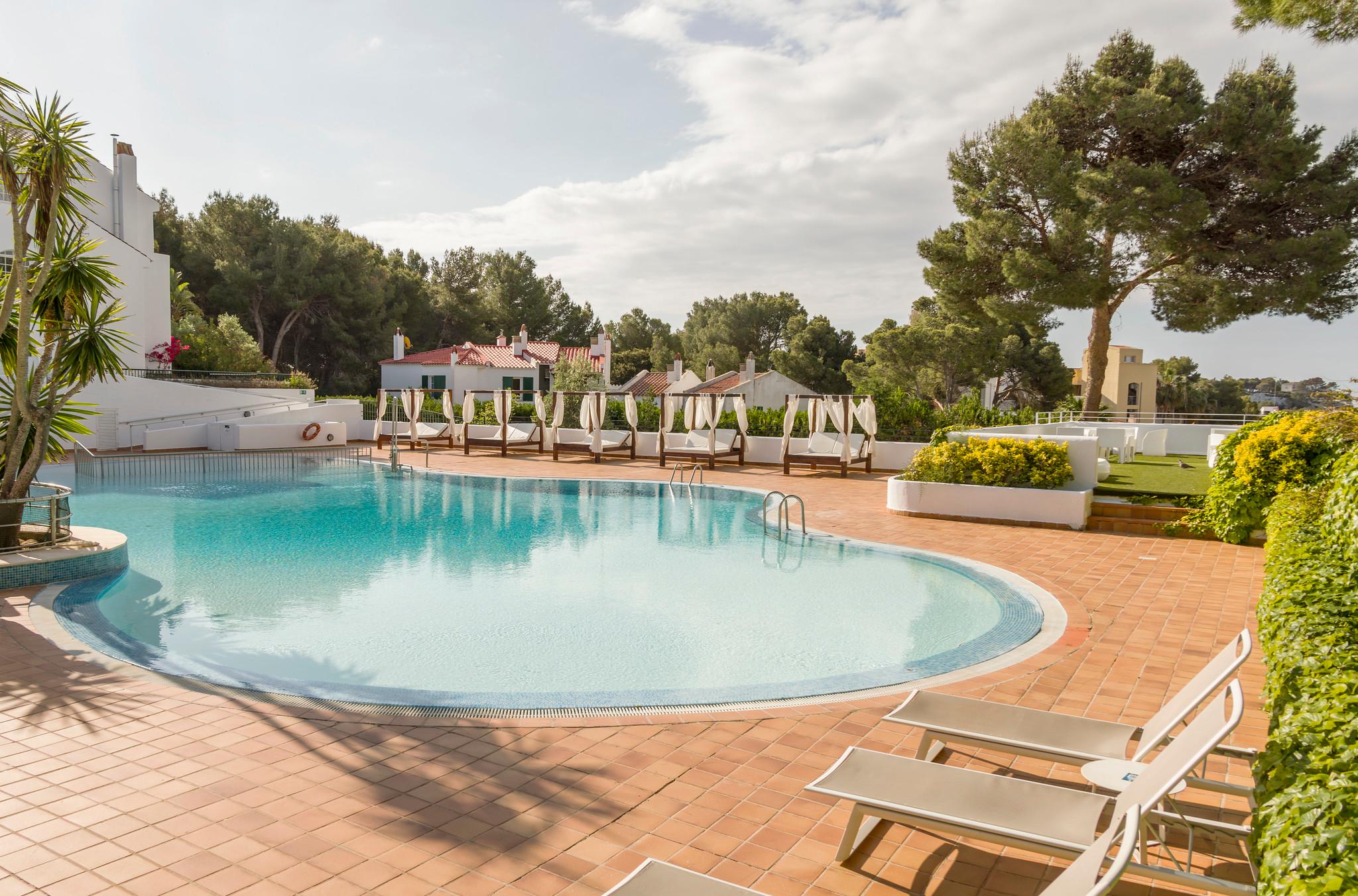 Vista Piscina Hotel ILUNION Menorca