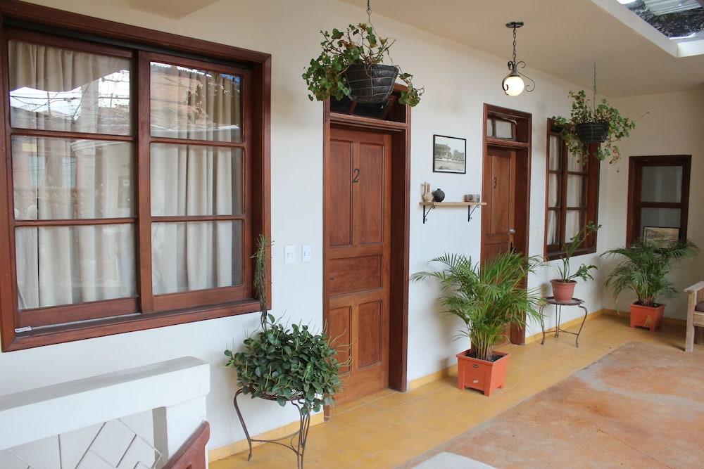 Comodidades del Alojamiento La Ronda Downtown Hostel