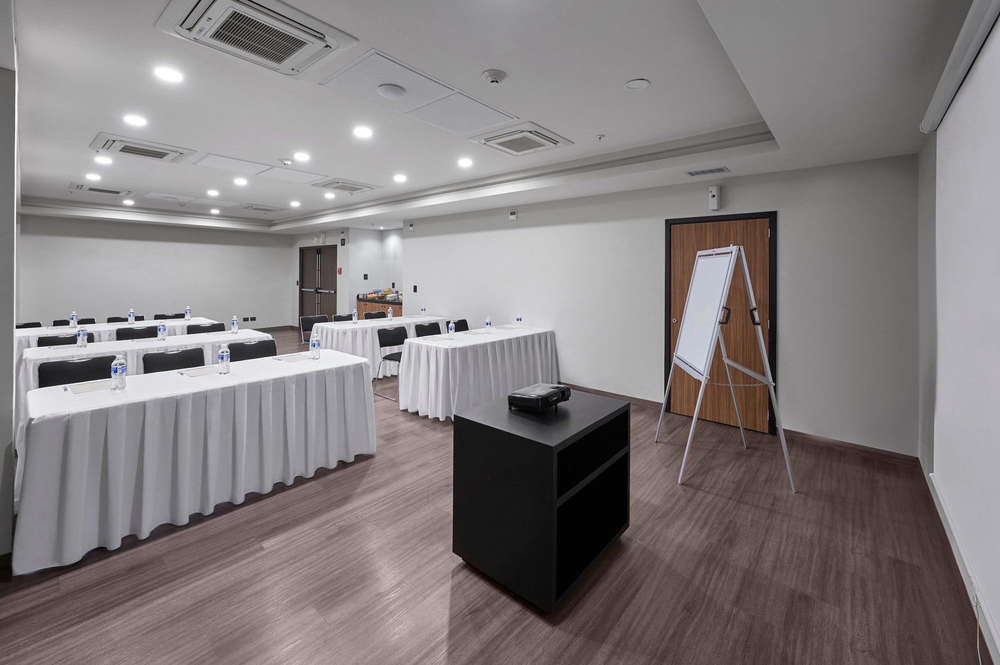 Sala de Reuniones City Express by Marriott Monterrey Lindavista