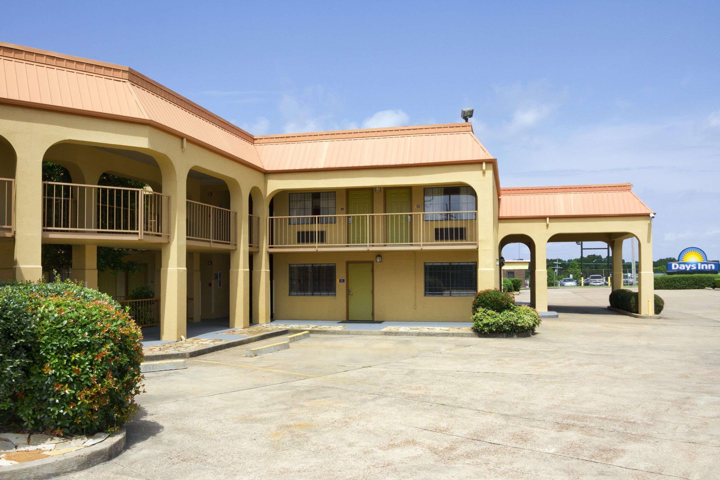 Vista Exterior Days Inn by Wyndham Southaven MS