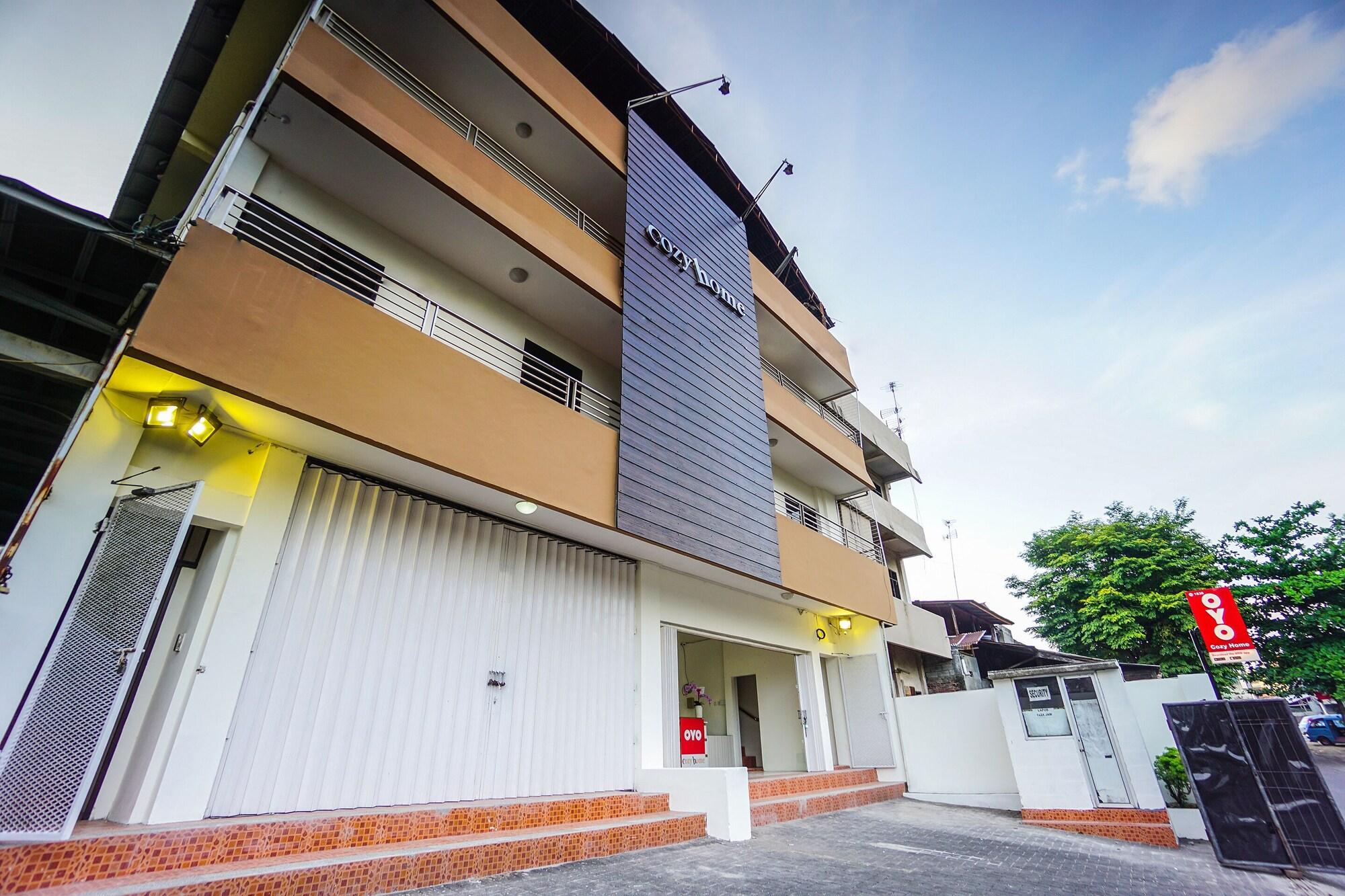 Vista Exterior Super OYO 1838 COZY Home