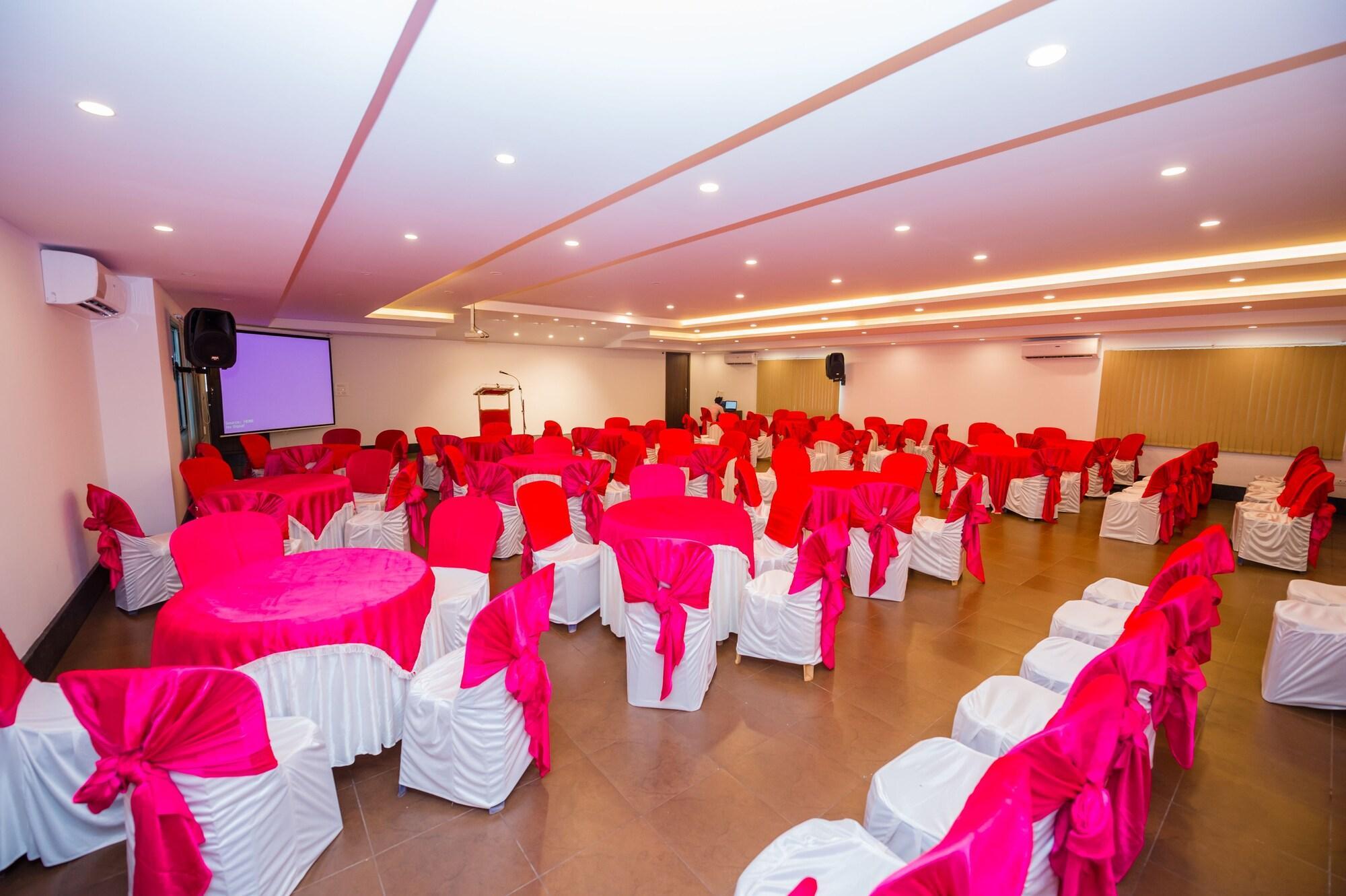 Sala de Reuniones Hotel Karuna Residency