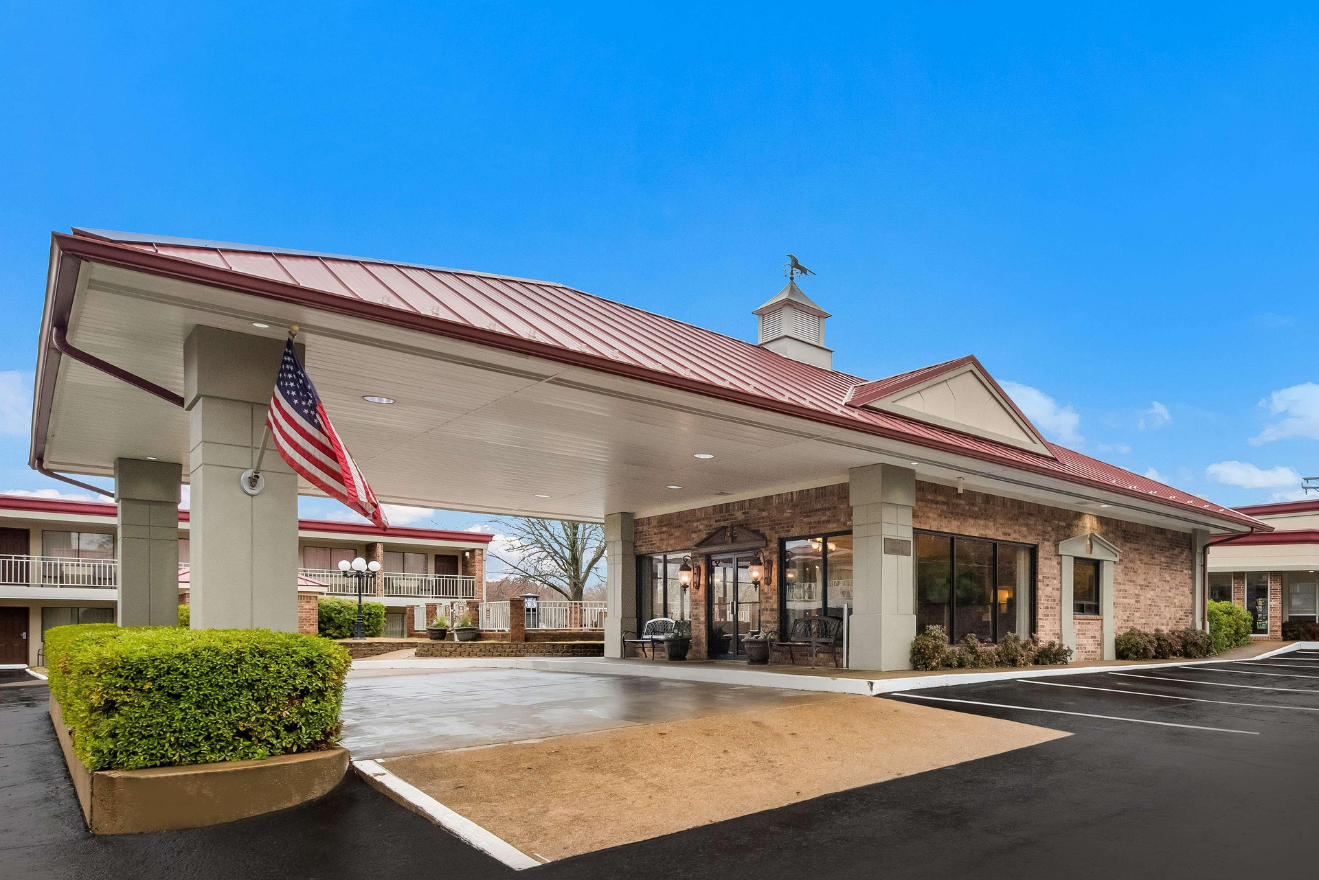 Vista Exterior Best Western Winners Circle