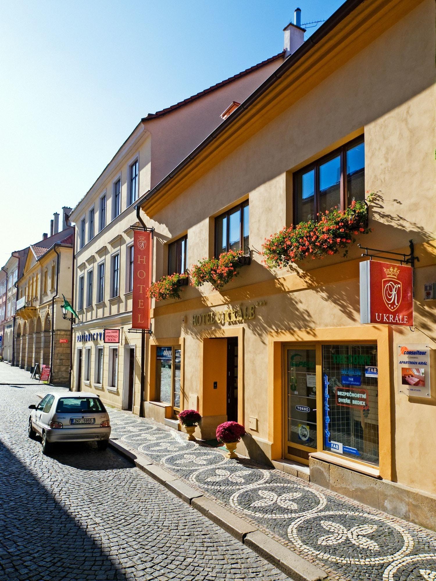 Varios U Krále