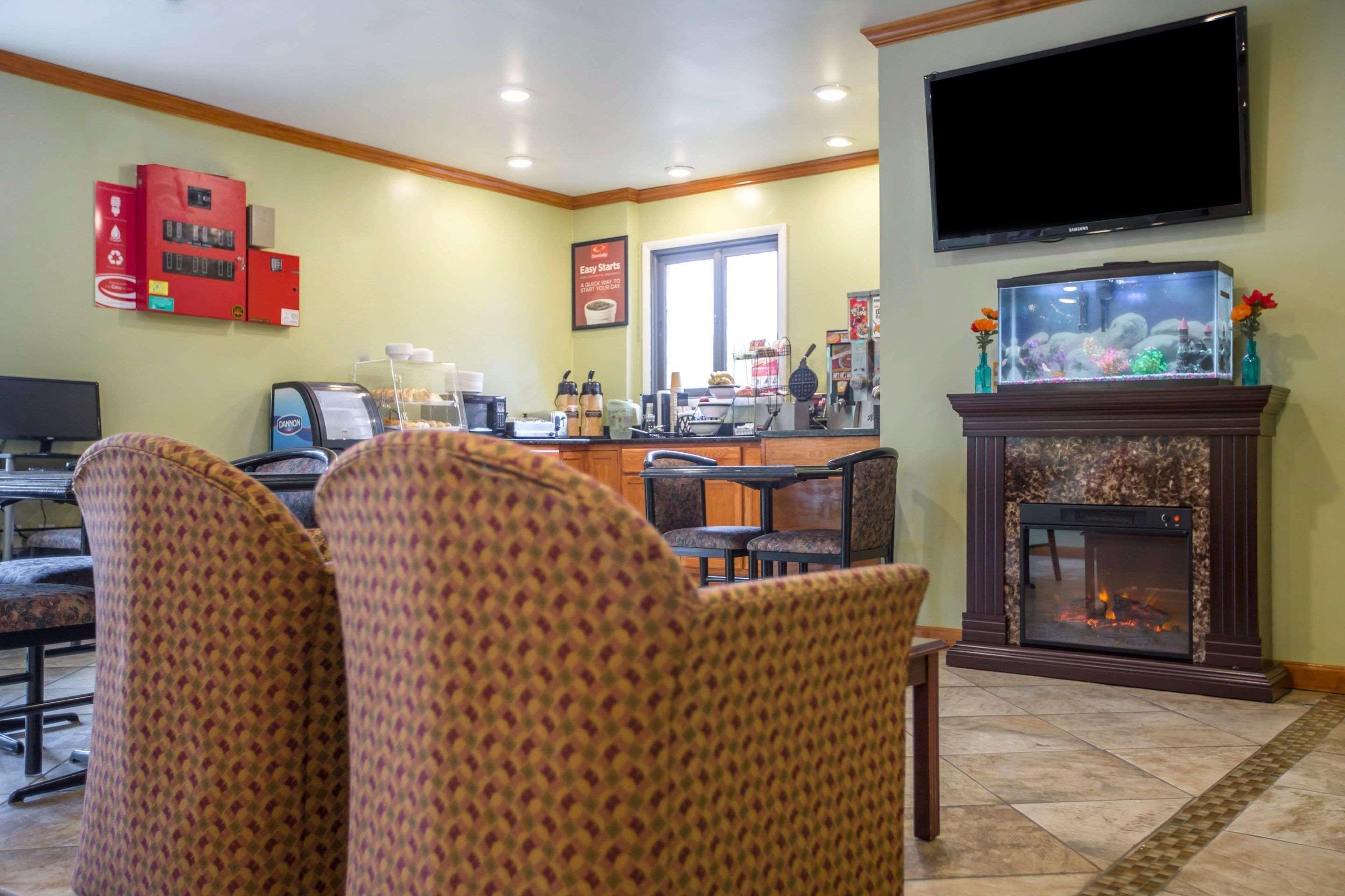 Restaurant Econo Lodge Manchester Area