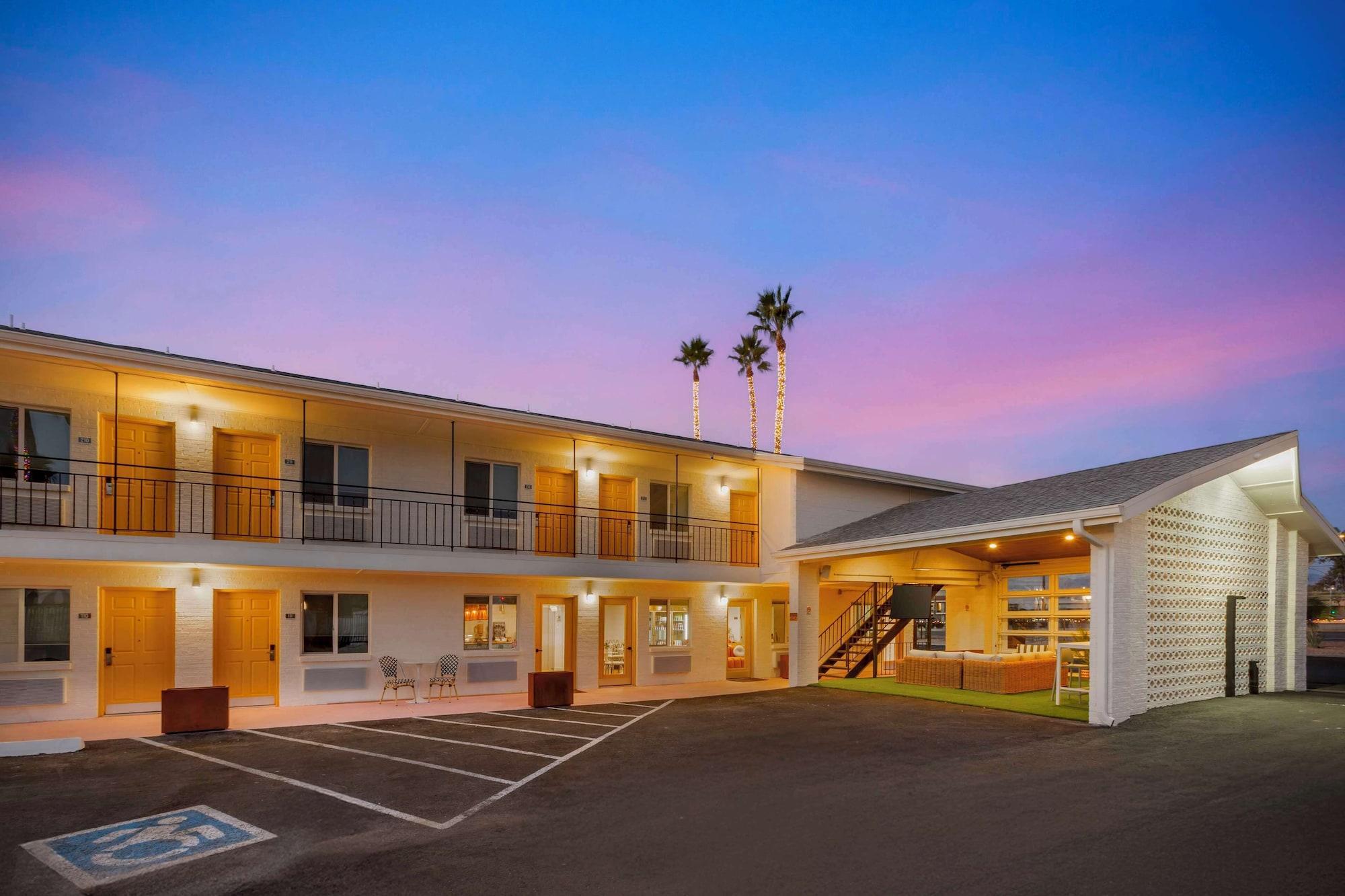 Vista Exterior The Kennedy Tucson, SureStay Collection by Best Western