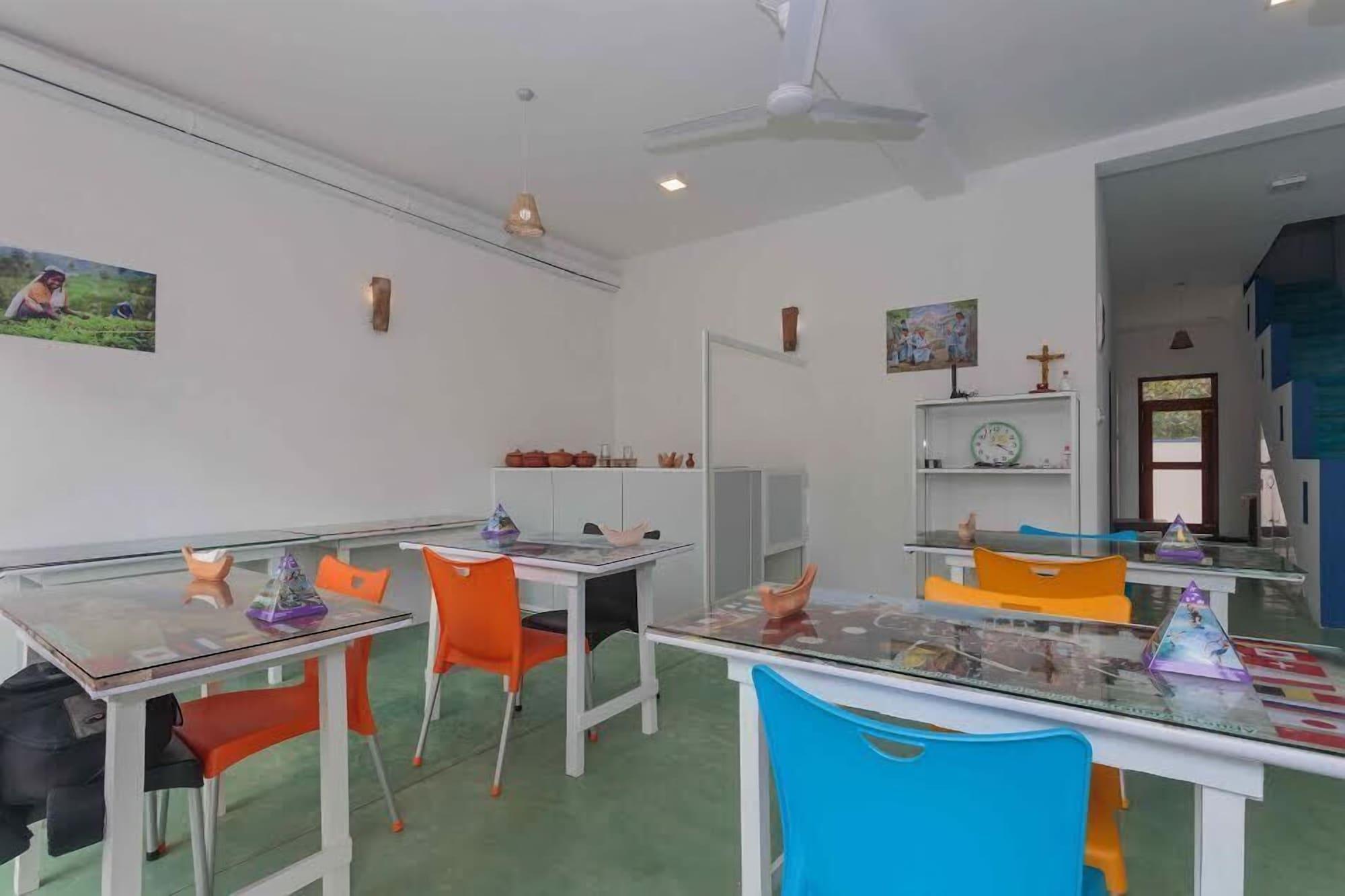 Restaurant Feel Beach Apartments