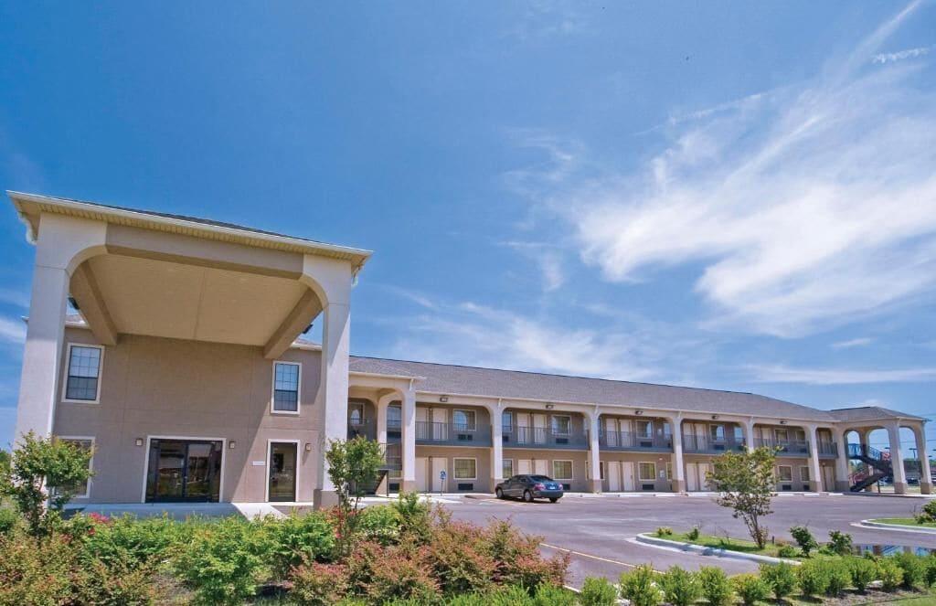 Vista Exterior Homegate Inn and Suites