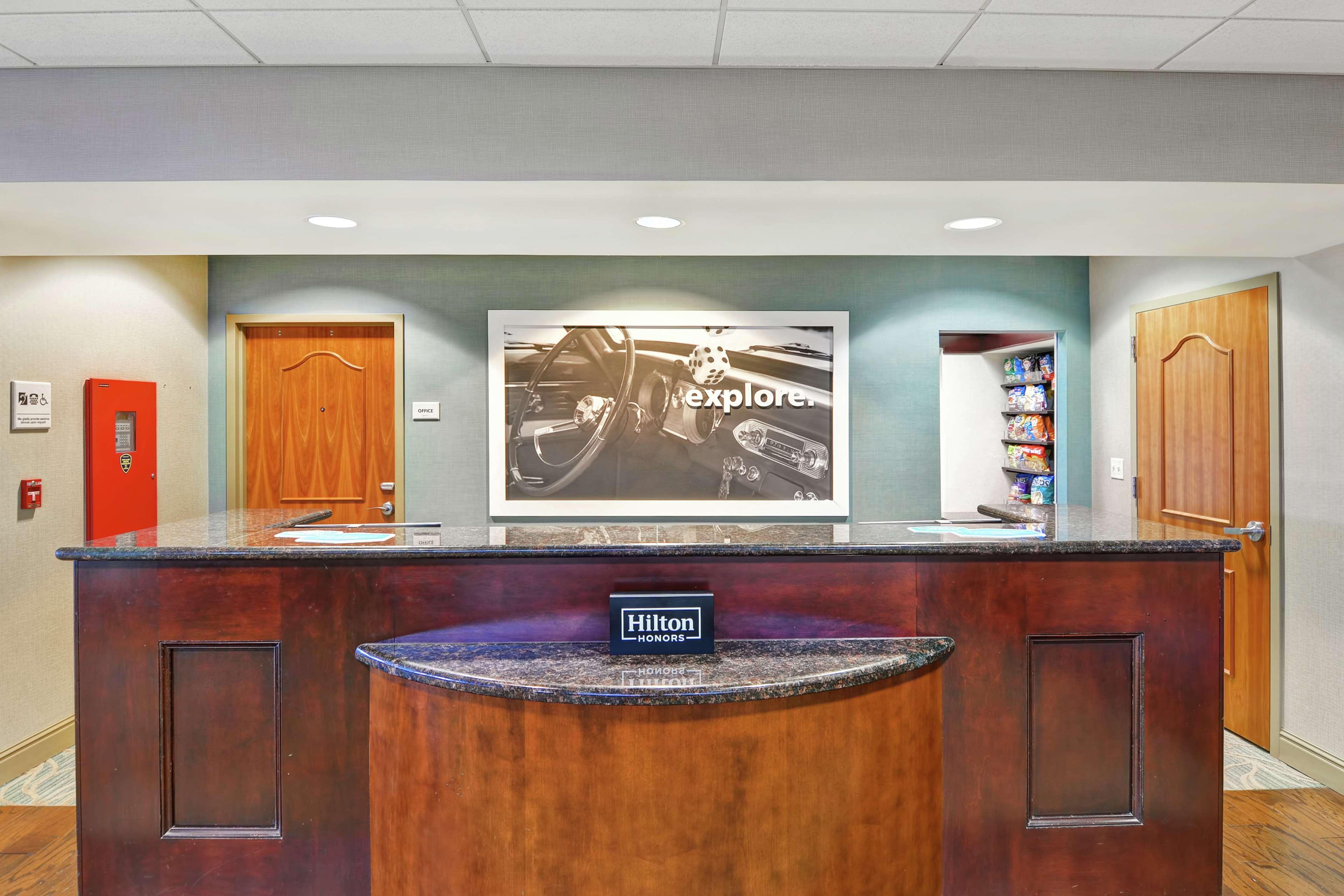 Vista Lobby Hampton Inn & Suites Wilkes-Barre/Scranton