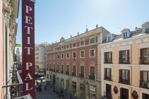 Alojamiento - Petit Palace Arenal