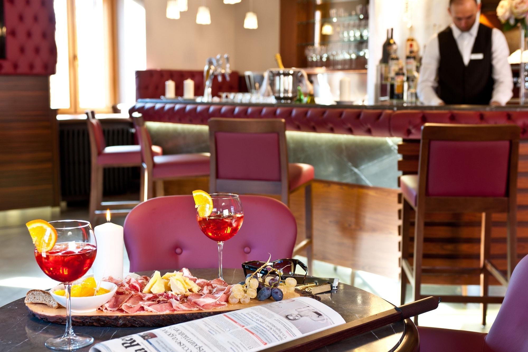 Bar/Salón Hotel Cristallo