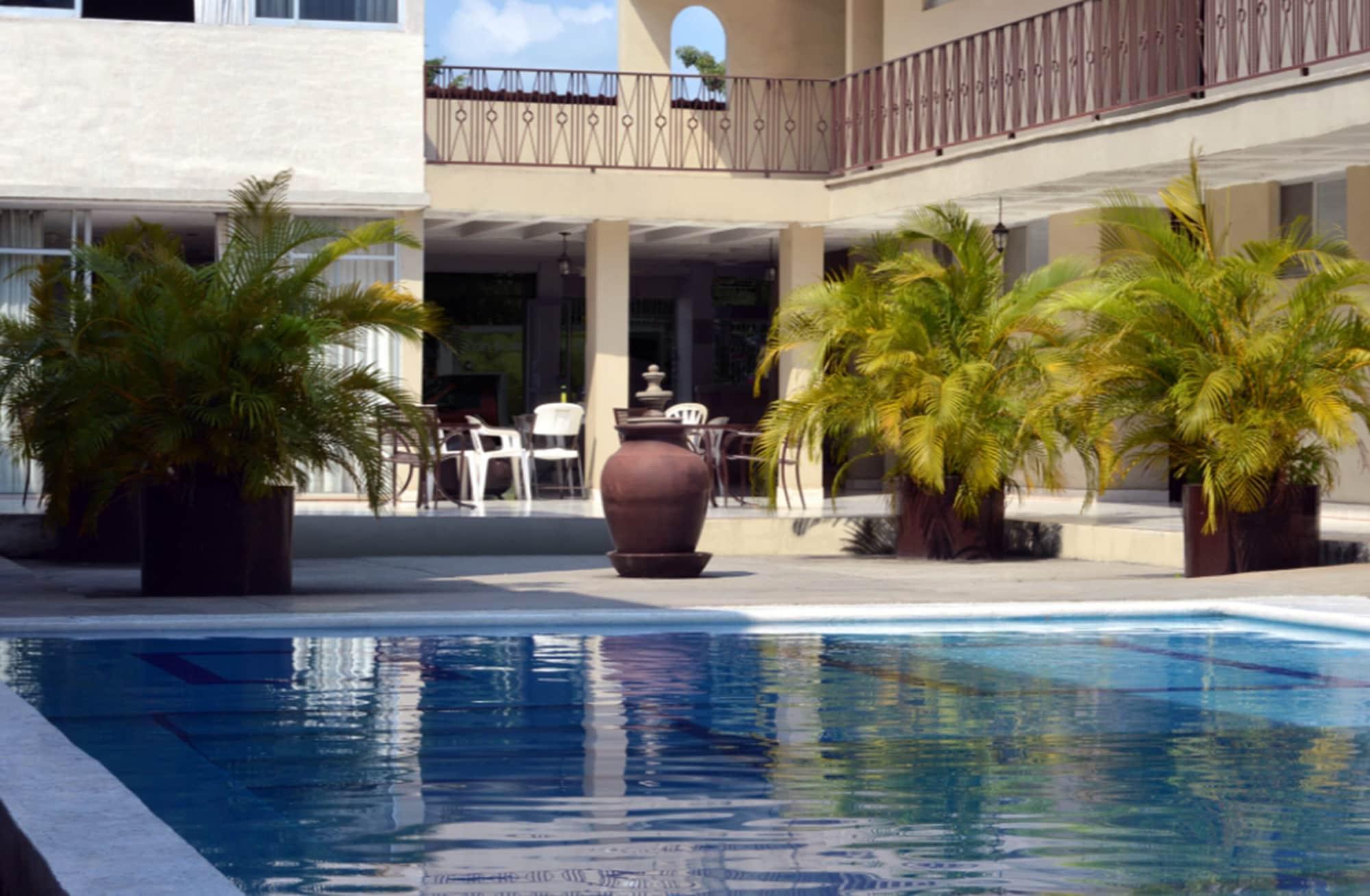 Vista Piscina Hotel Zirahuen