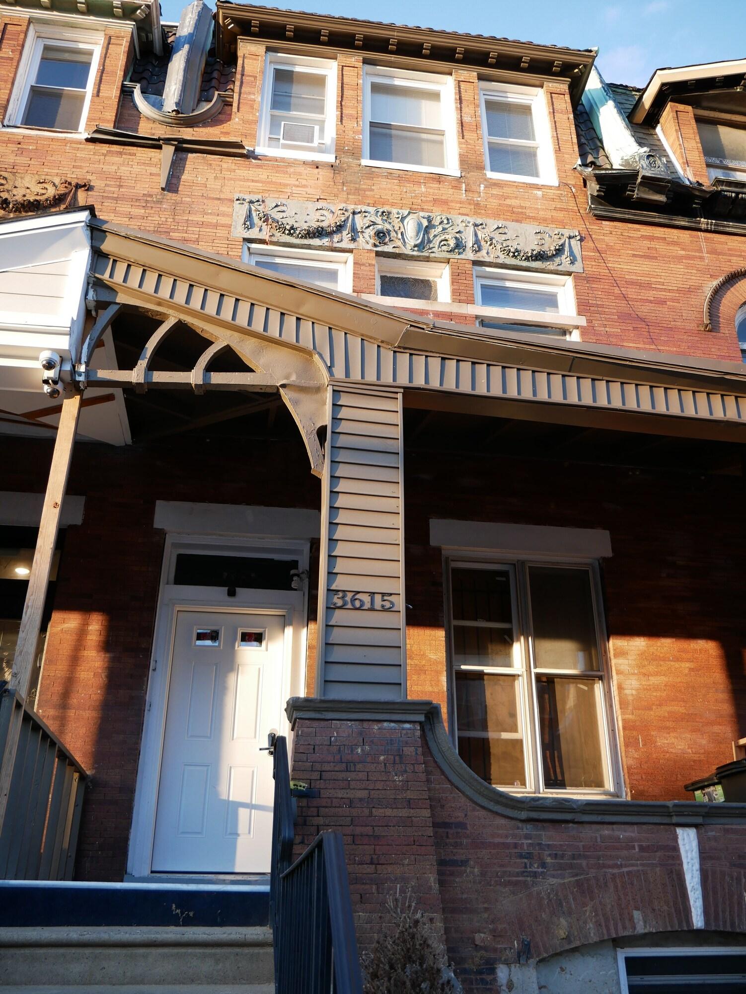 Vista Exterior Spring Garden in University City