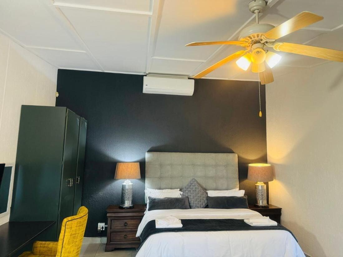 Varios Room-busa House Self-catering Guest Hous