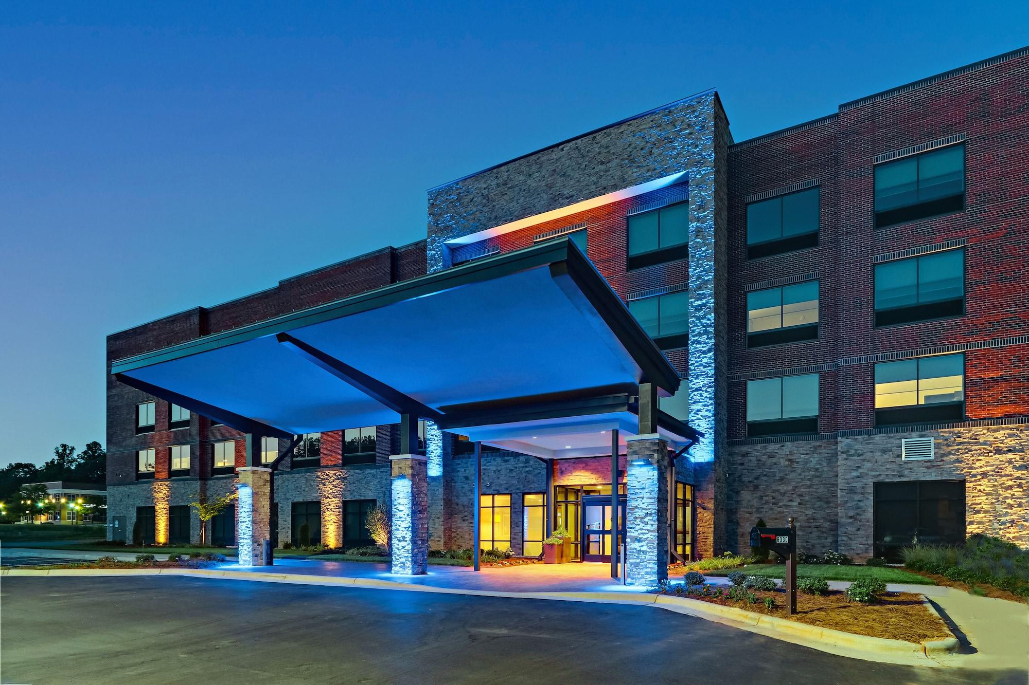 Vista Exterior Holiday Inn Express And Suites Winston Salem Sw Clemmons by IHG