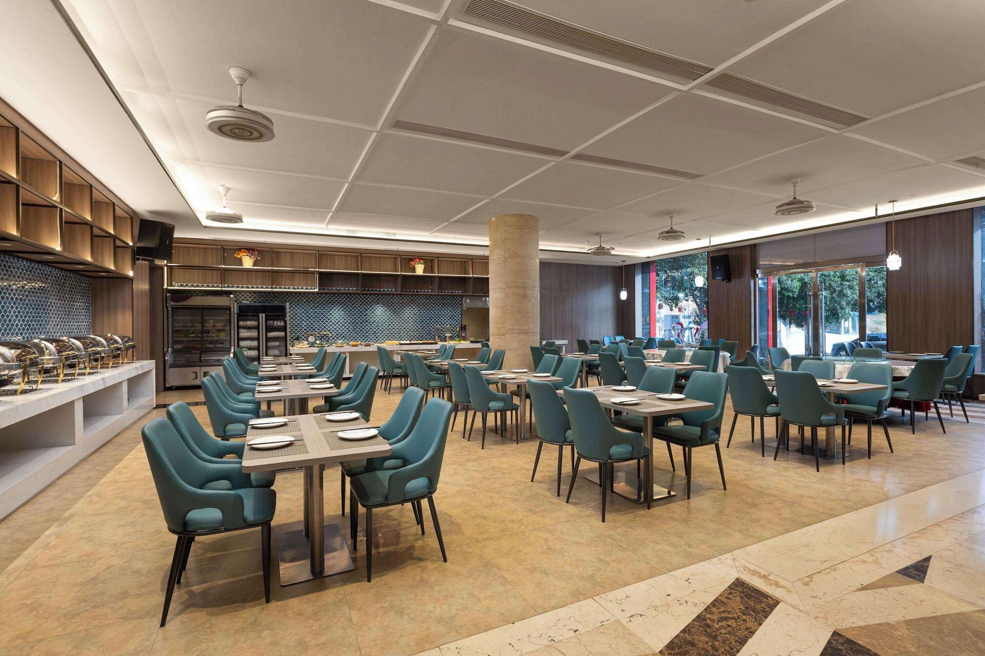 Restaurant Ramada by Wyndham Zhangjiajie Tianmen Mountain