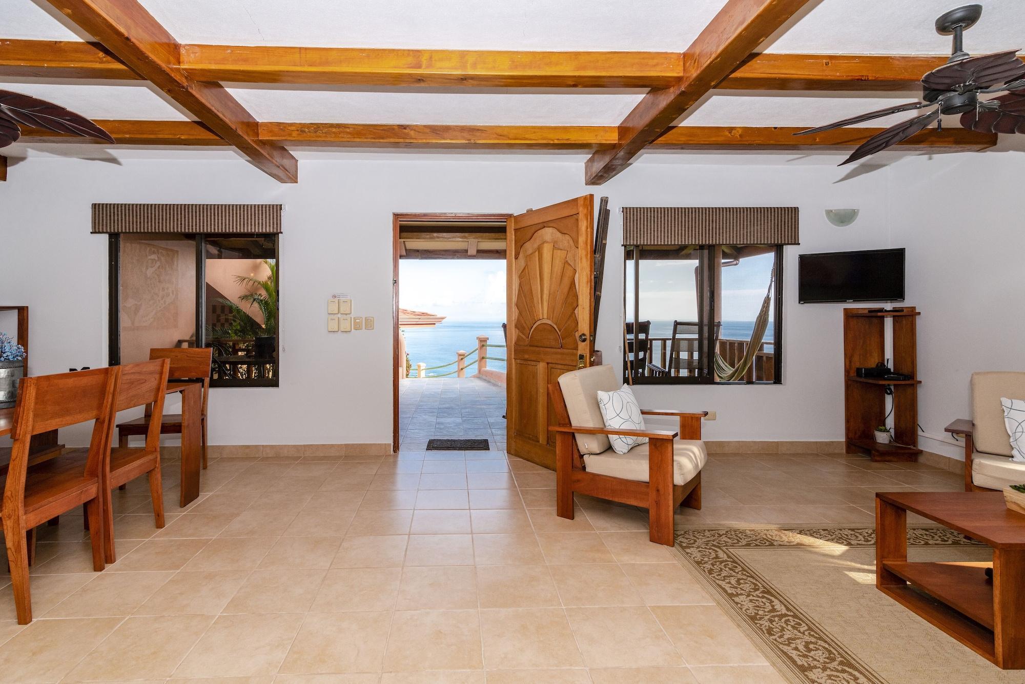 Vista Lobby Villas Alturas