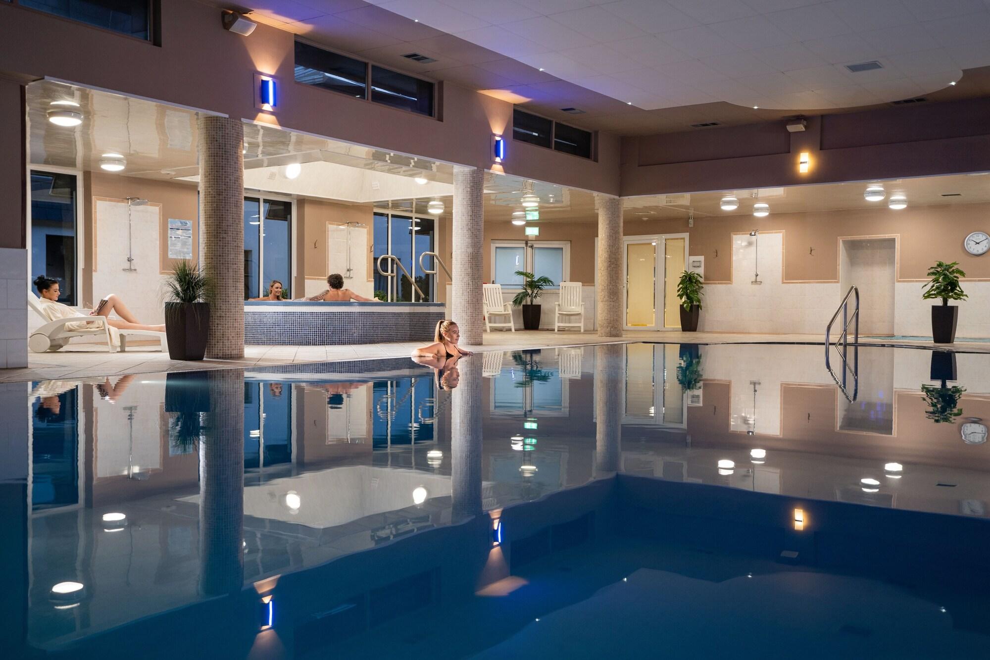 Vista Piscina Burrendale Hotel Country Club & Spa