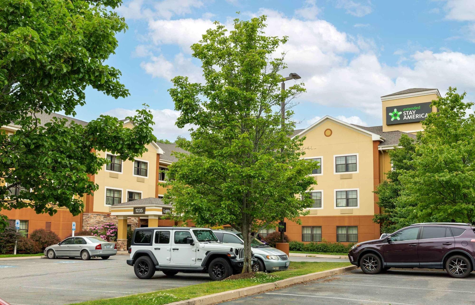 Vista Exterior Extended Stay America Suites Providence  West Warwick