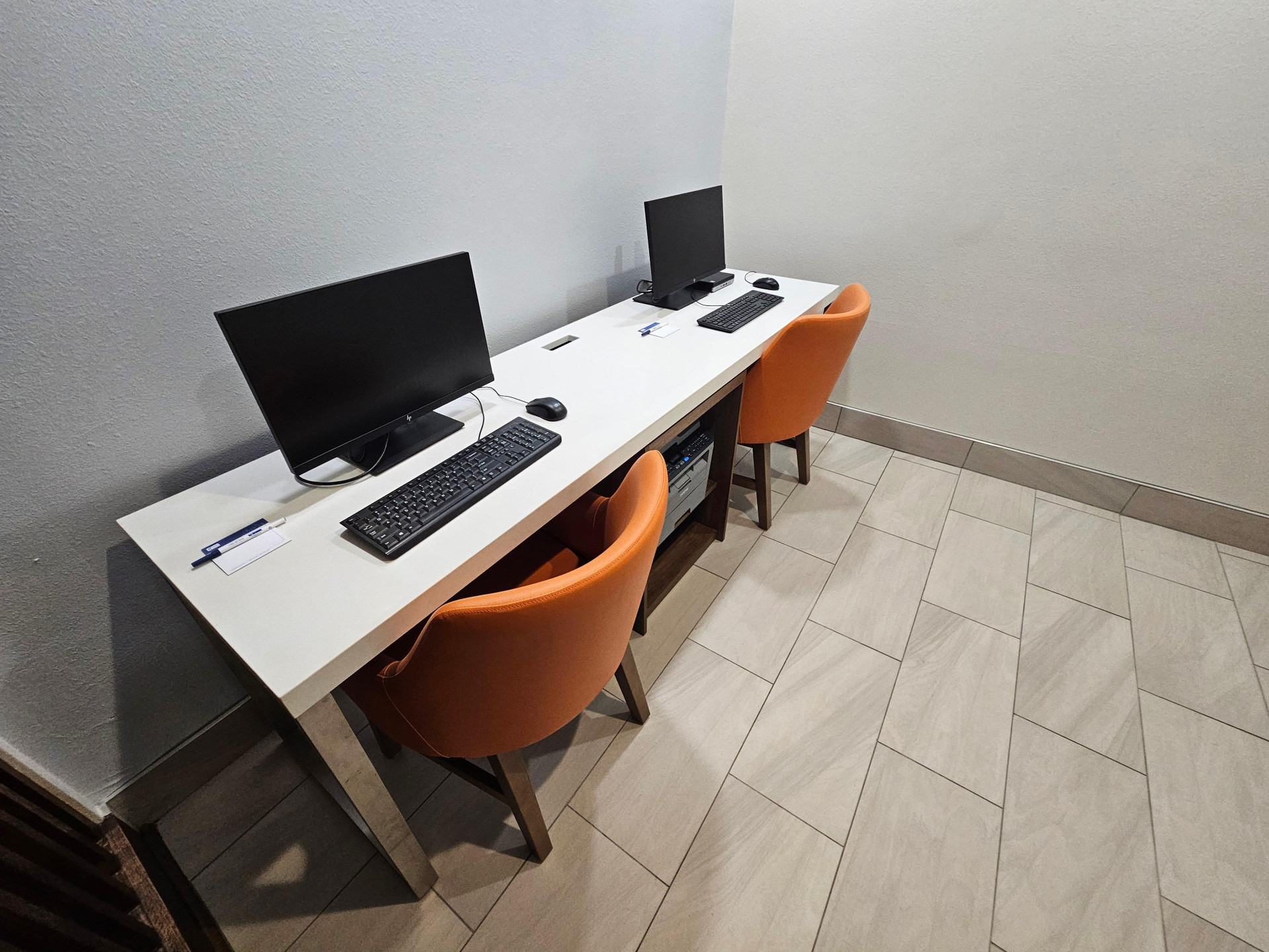 Centro de Negocios Holiday Inn Express and Suites Cincinnati Blue Ash