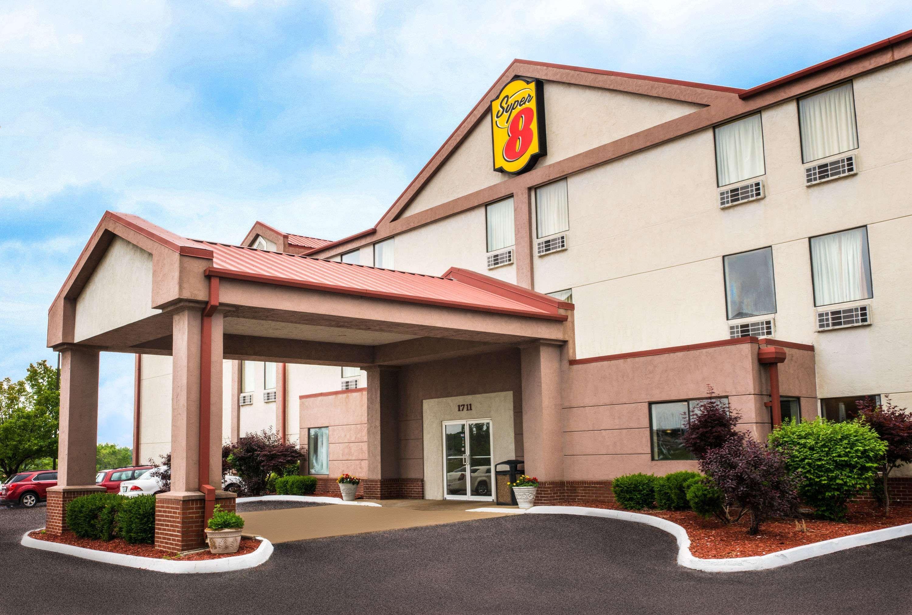 Vista Exterior Super 8 by Wyndham Pevely