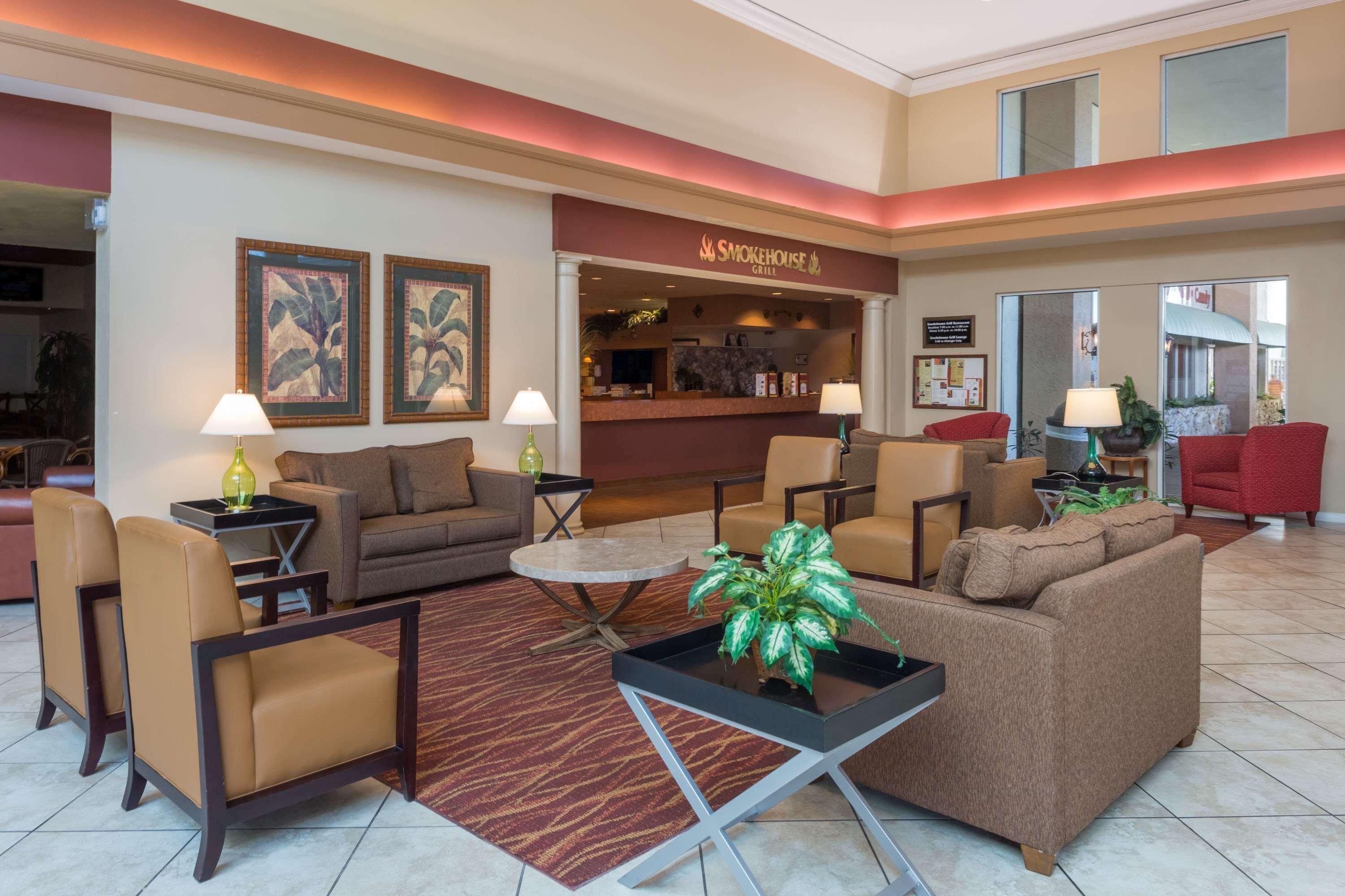 Vista Lobby Ramada by Wyndham Kissimmee Gateway