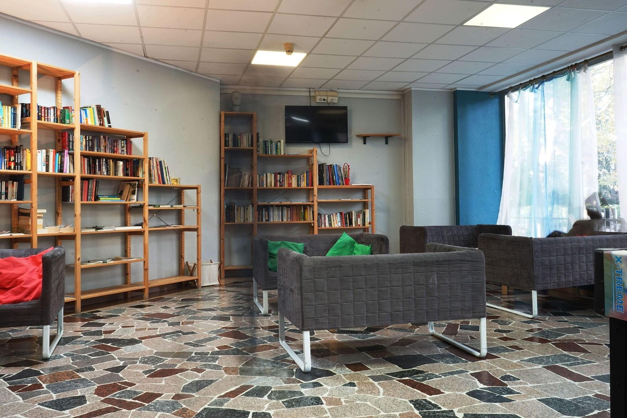 Varios Ostello Milano