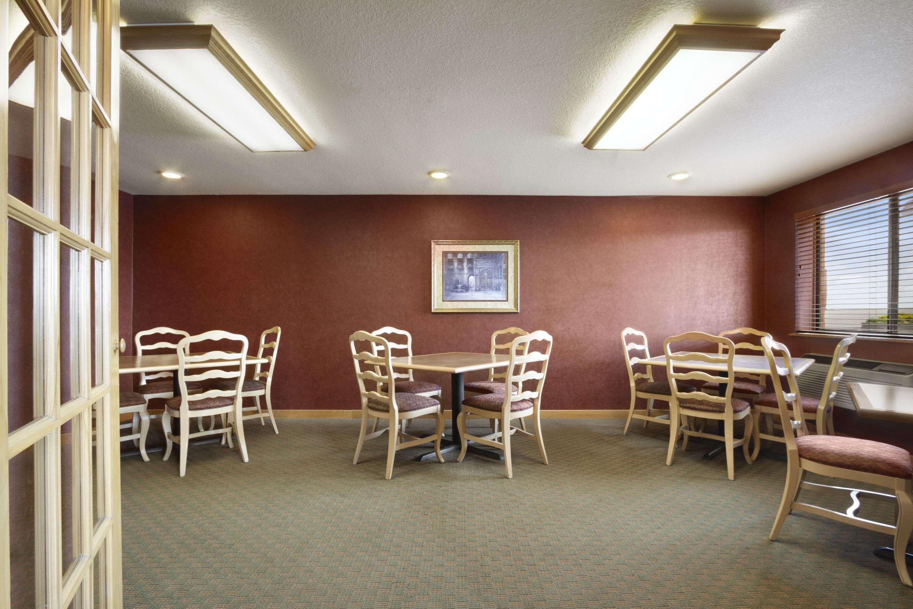 Restaurant Super 8 by Wyndham Cuba