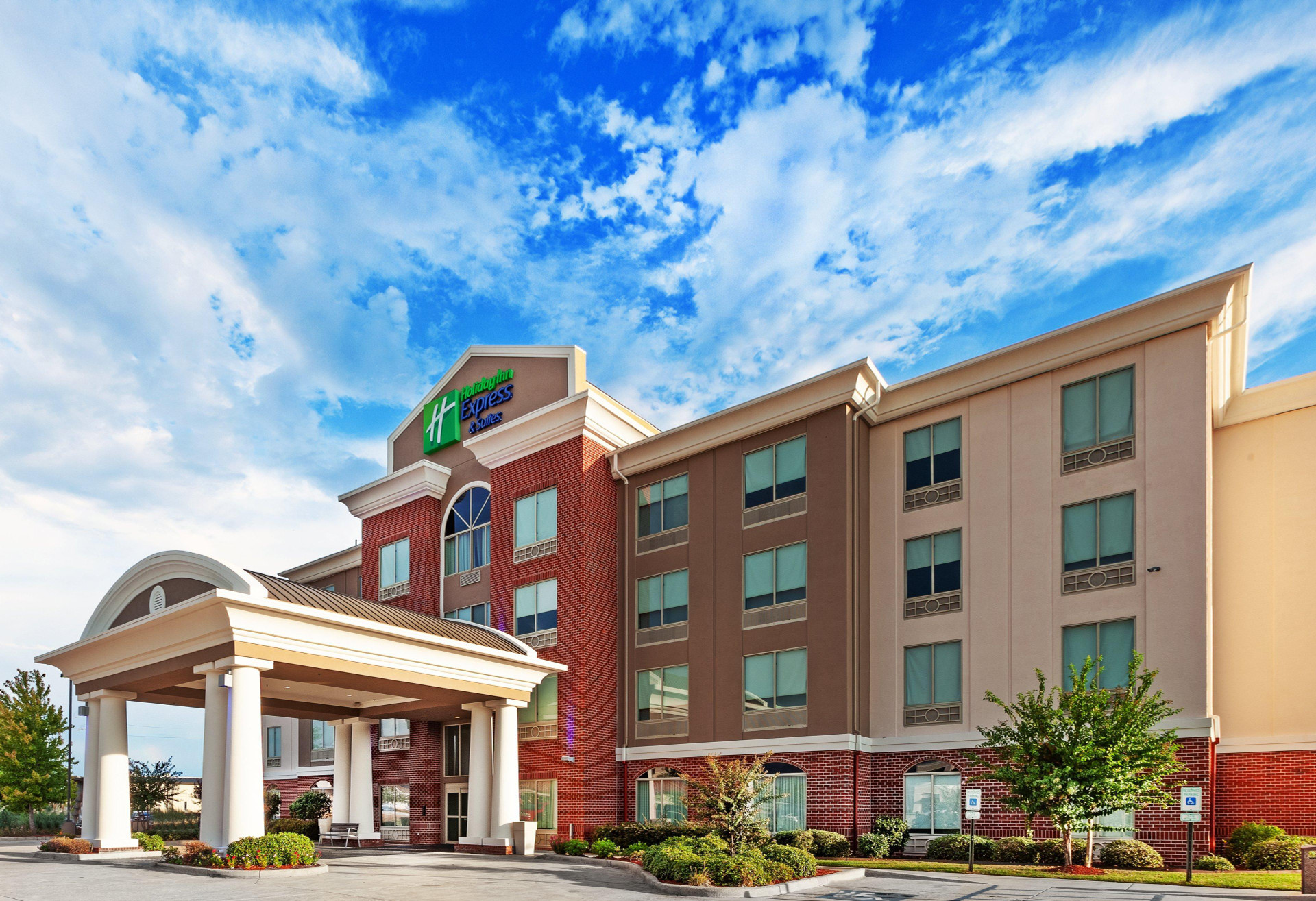 Vista Exterior Holiday Inn Express & Suites Shreveport South Park Plaza by IHG