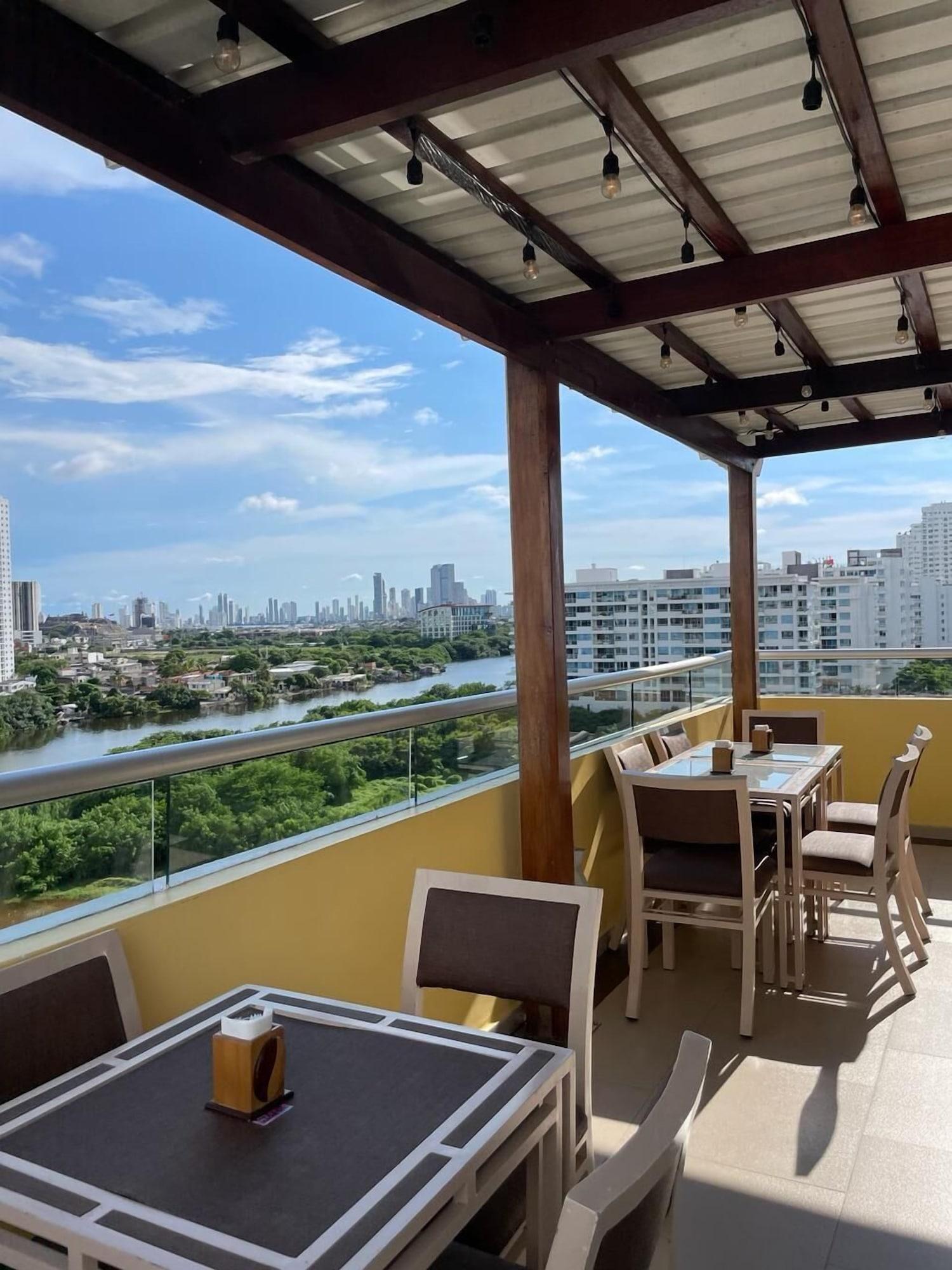 Vista Lobby Hotel Cabrero Mar