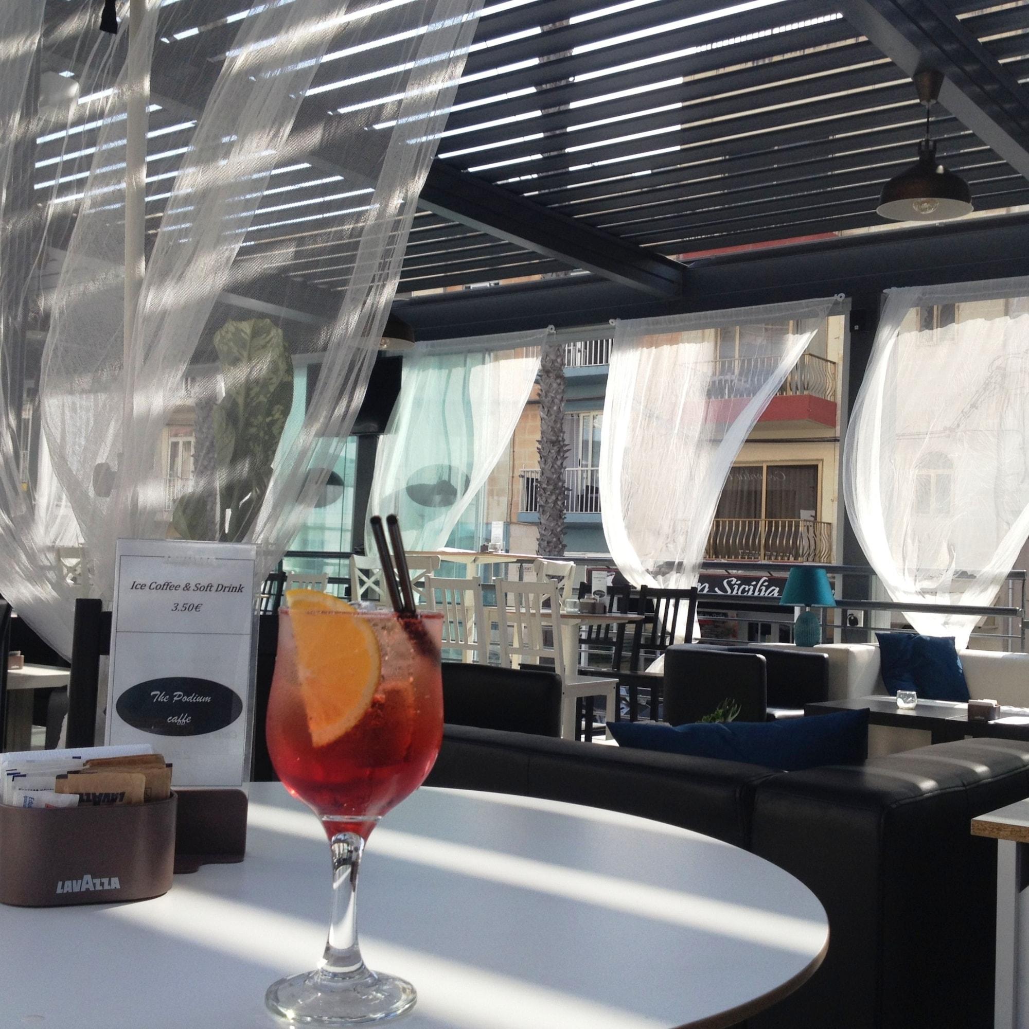 Bar/Salón Hotel Primera