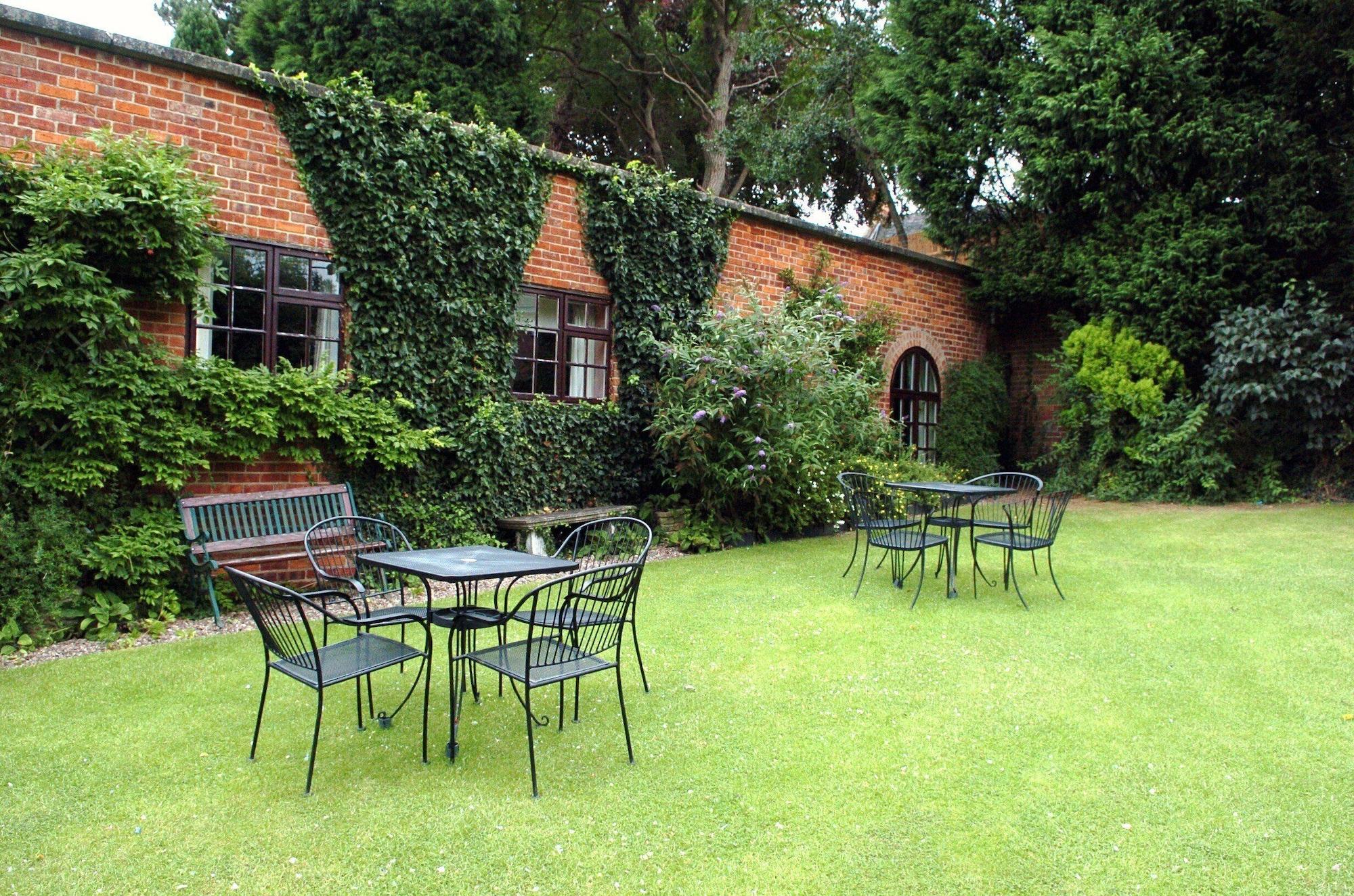 Vista Exterior Donington Manor Hotel