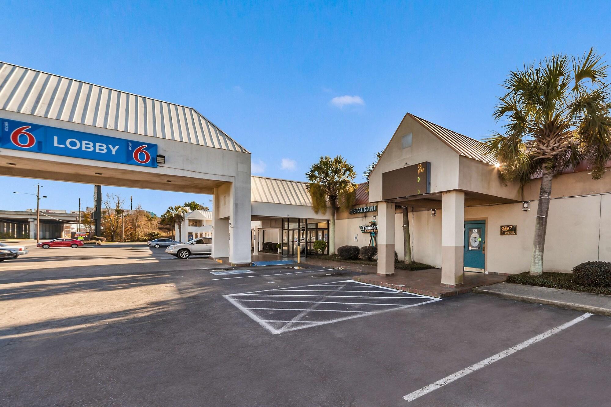 Vista Exterior Motel 6 Florence, SC