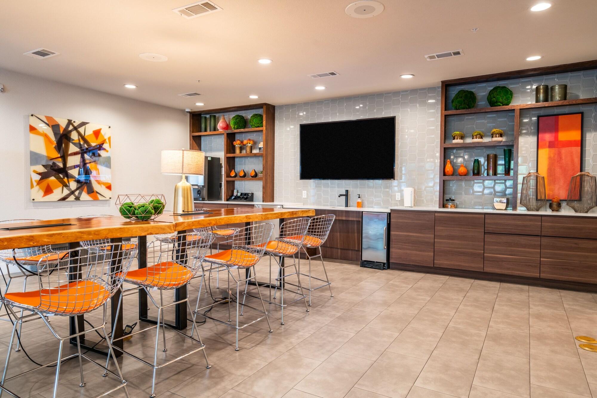 Vista Lobby Mint House SoCo Austin