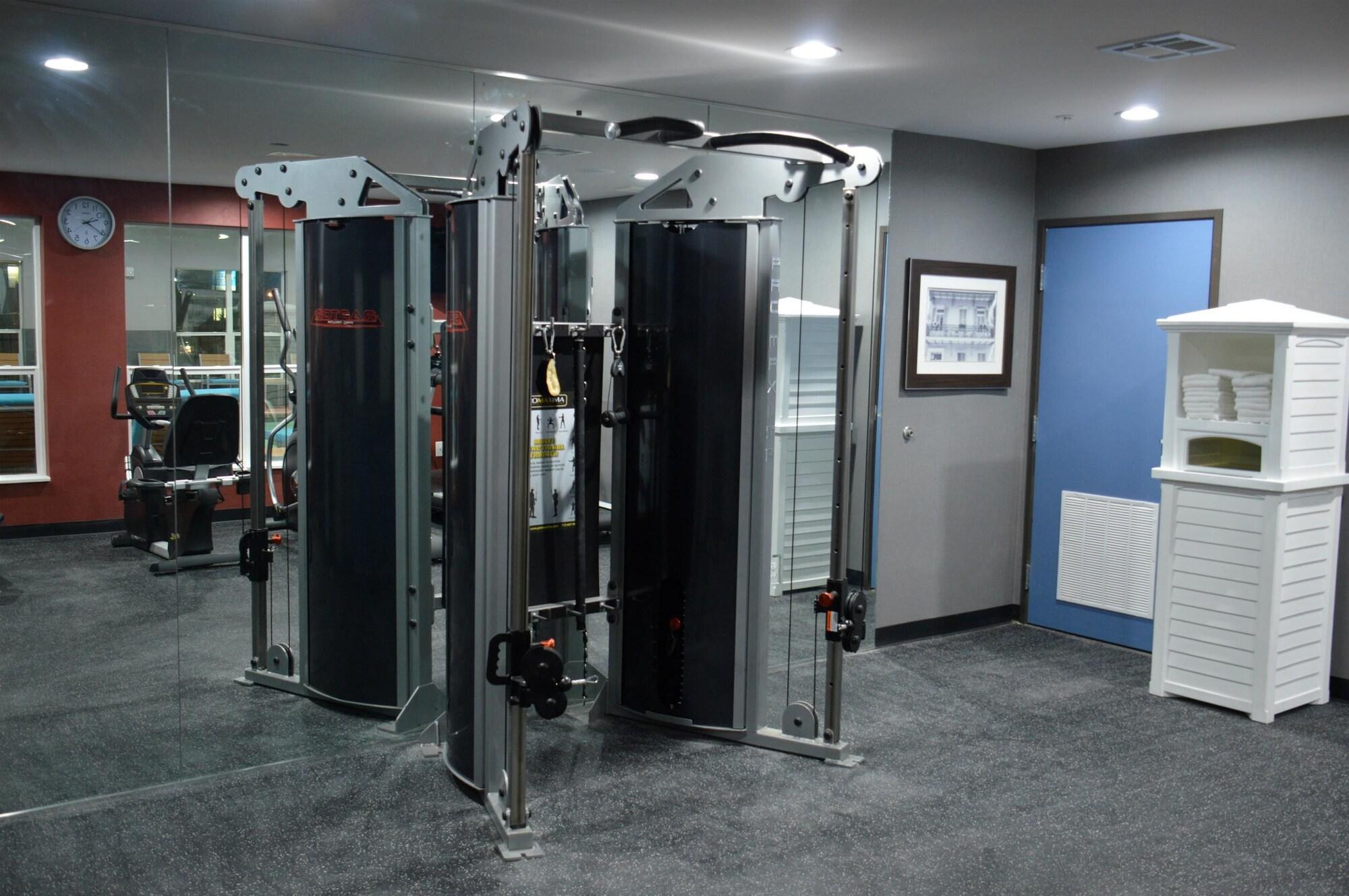 Gimnasio Del-Mar Airport Inn & Suites