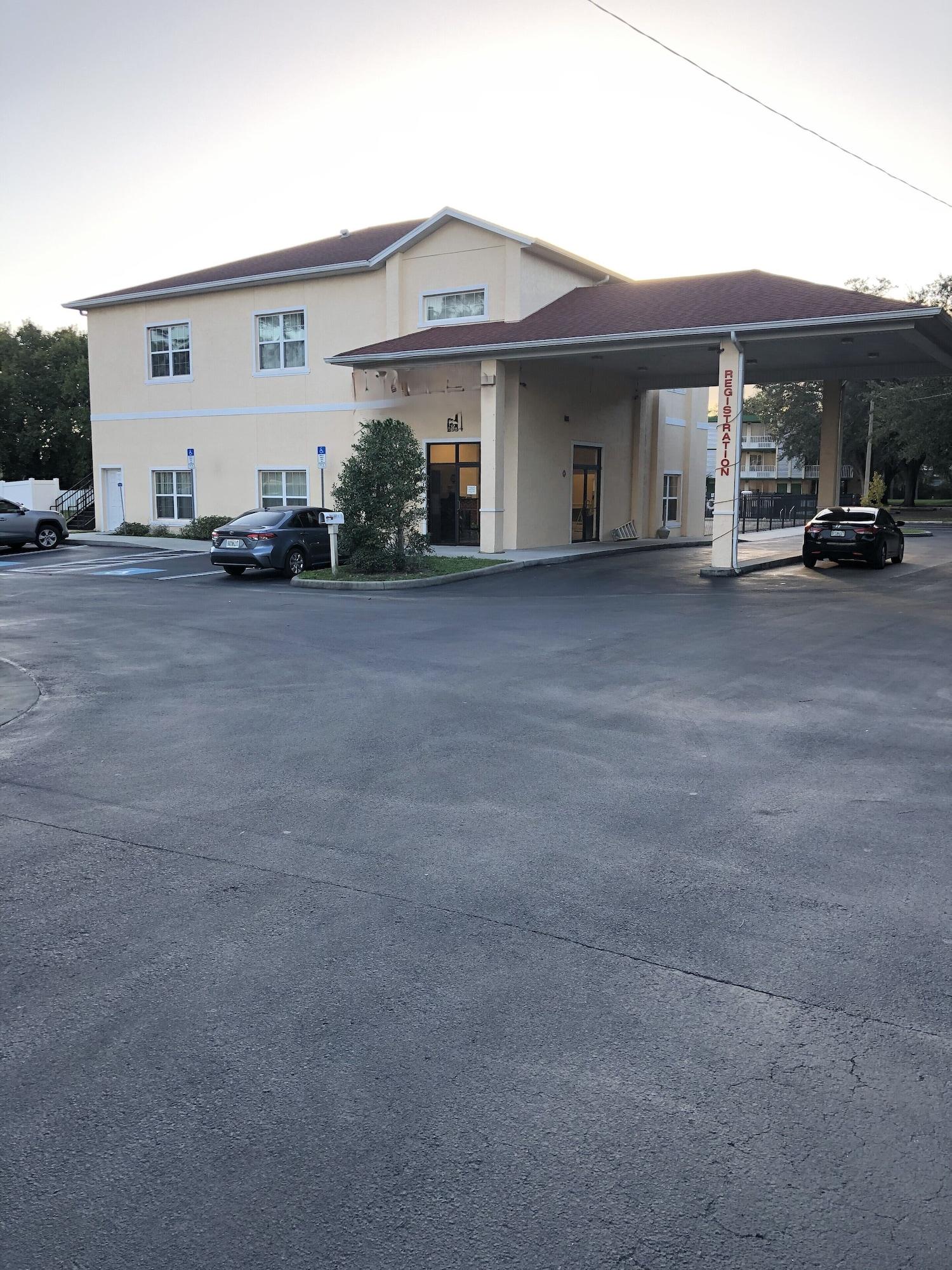 Vista Exterior Green Palms Extended Stay