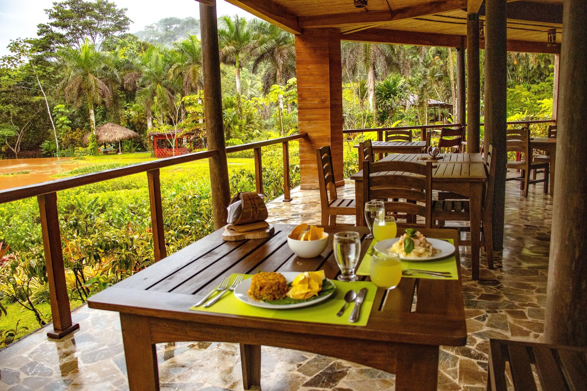 Restaurant Macaw Lodge