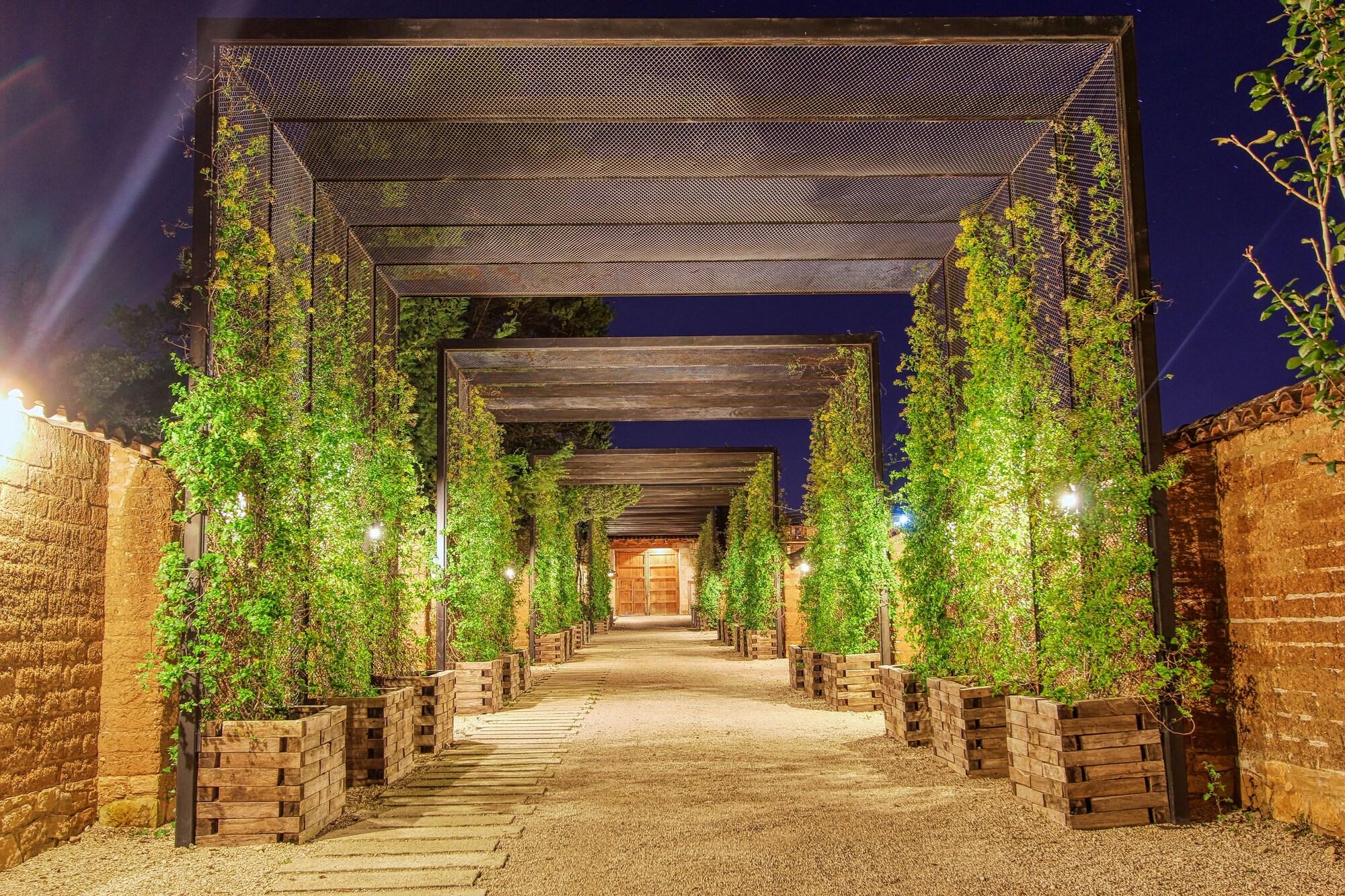 Vista Exterior Uvence Arte + Hotel