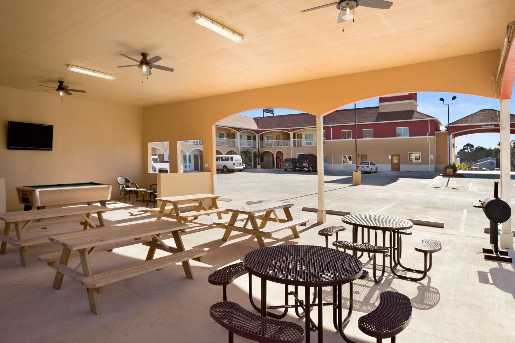 Instalaciones Recreativas Executive Inn and Suites