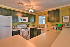 Alquiler Vacacional - Bright Coastal Condo: Walk to Lido Key Beach!