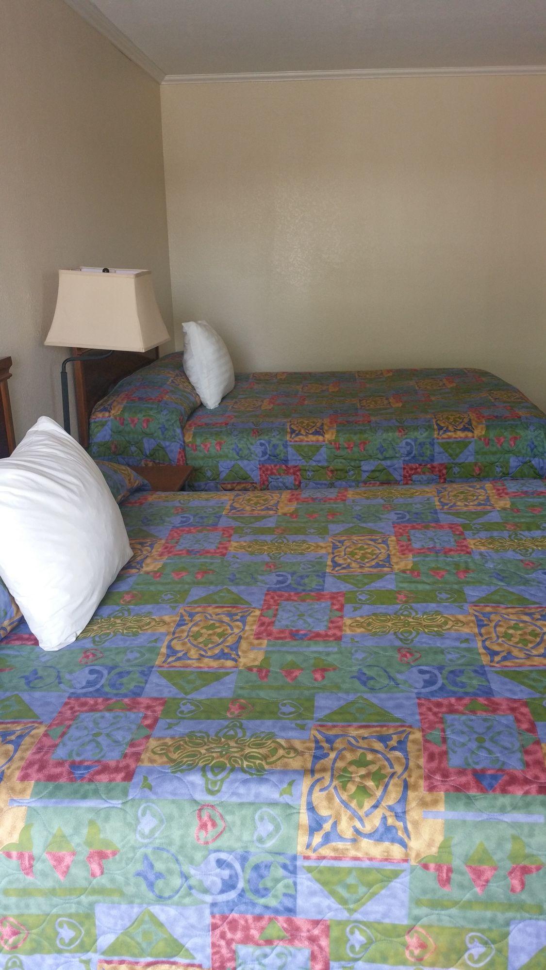 Varios Catalina Motel