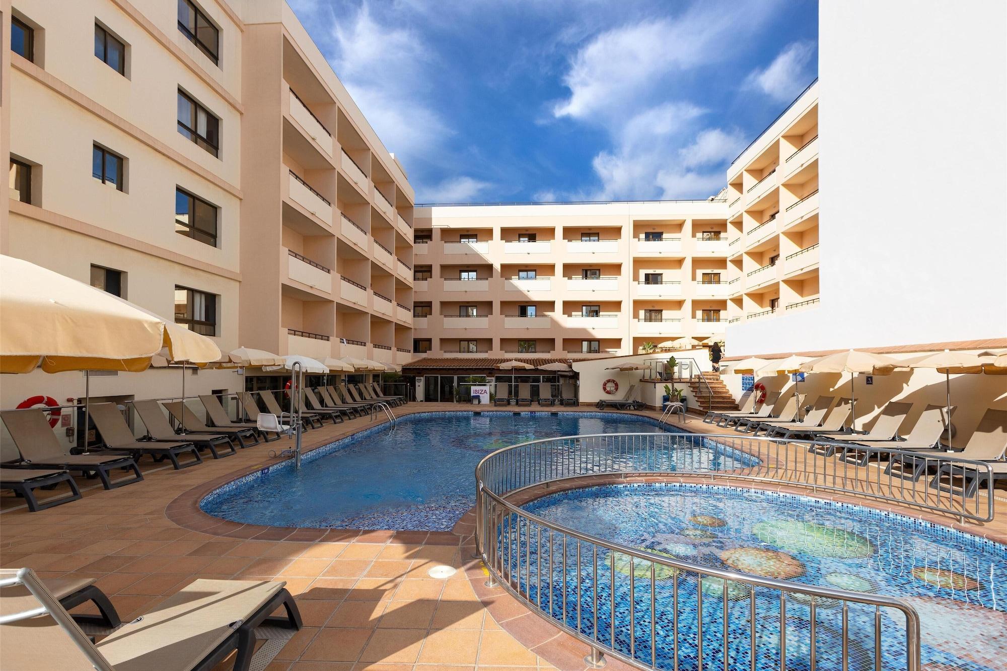 Vista Exterior Invisa Hotel La Cala